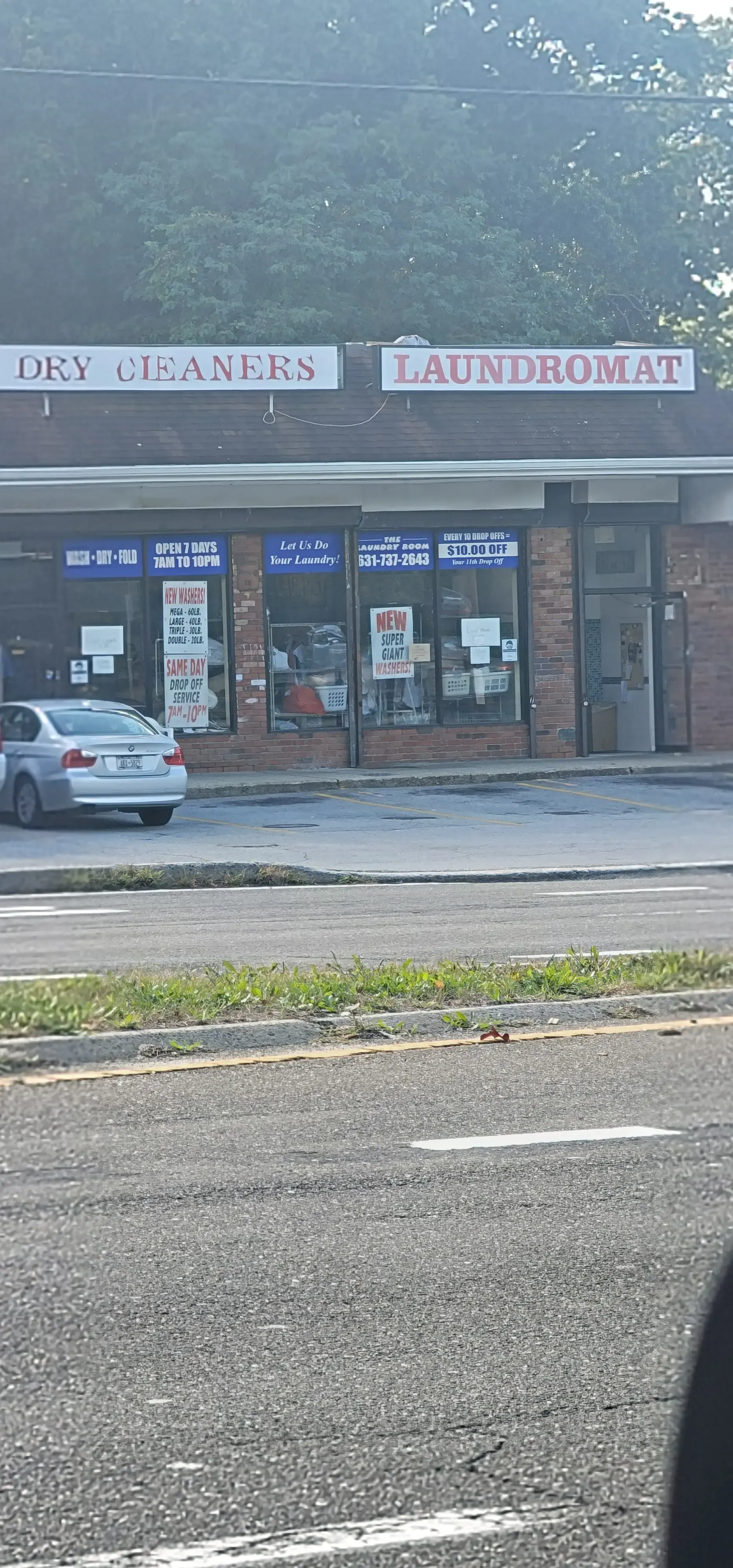 Family Laundromat at Ronkonkoma - Image 14