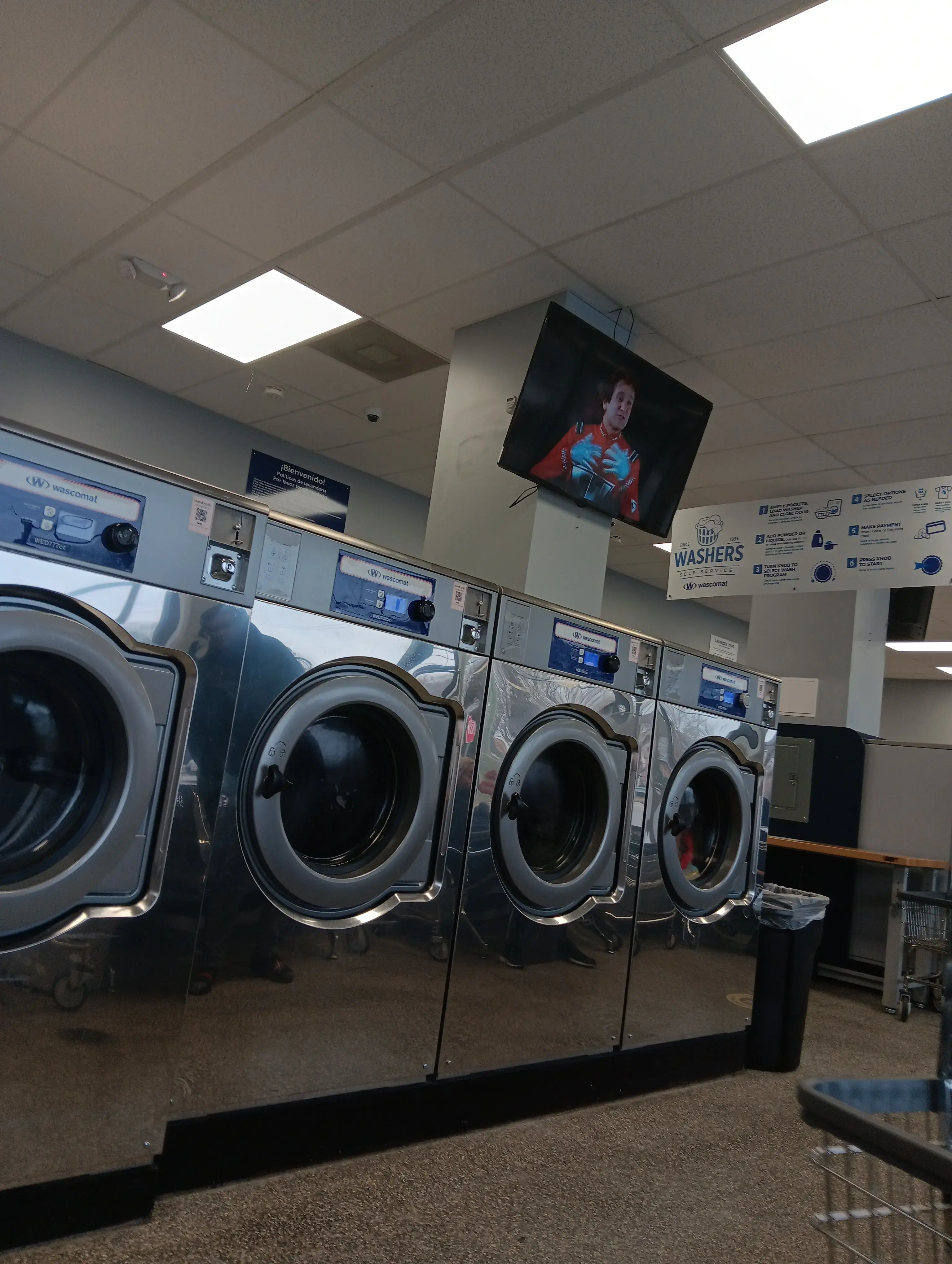 Family Laundromat - Image 20