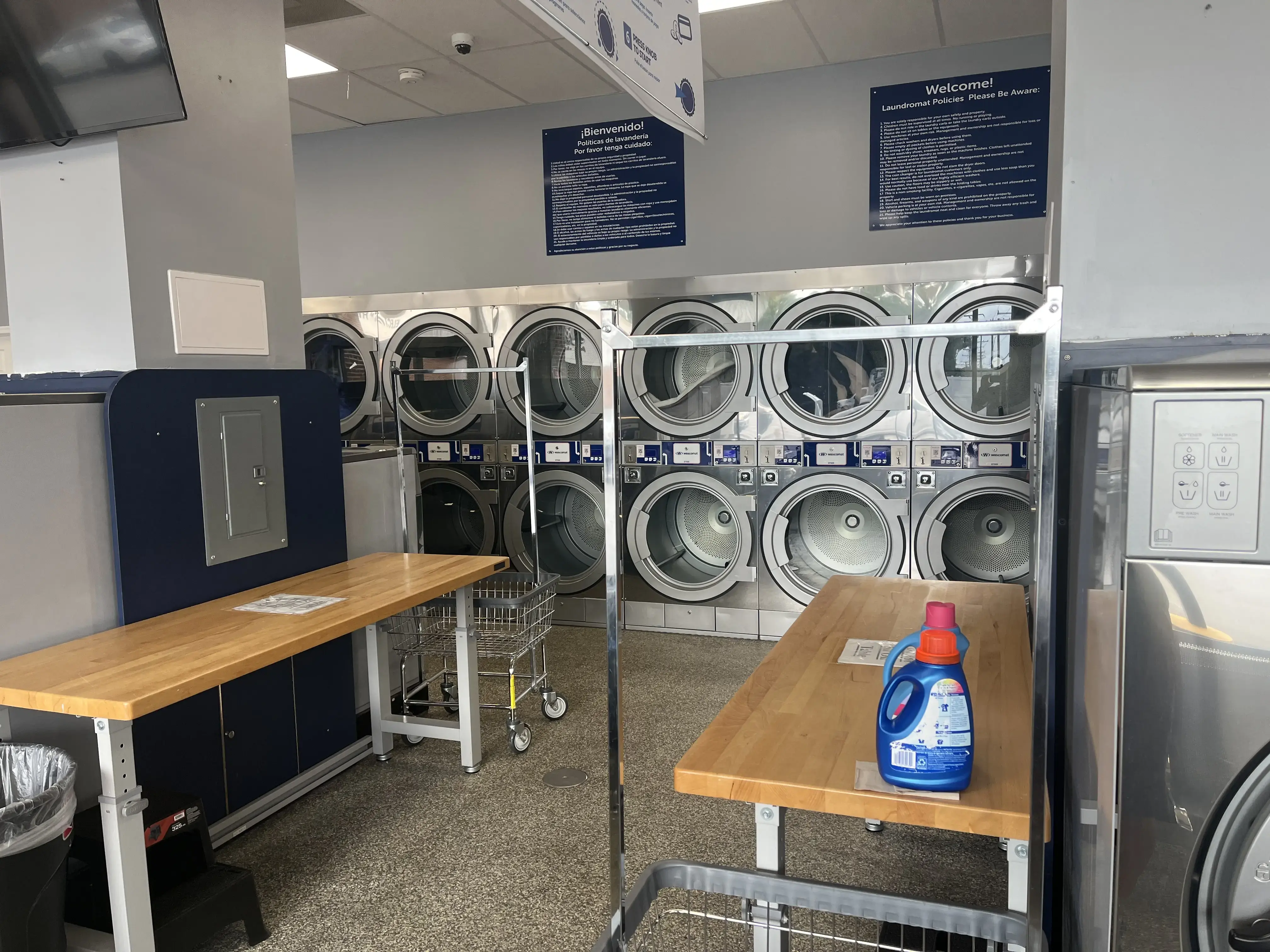 Family Laundromat thumbnail 19