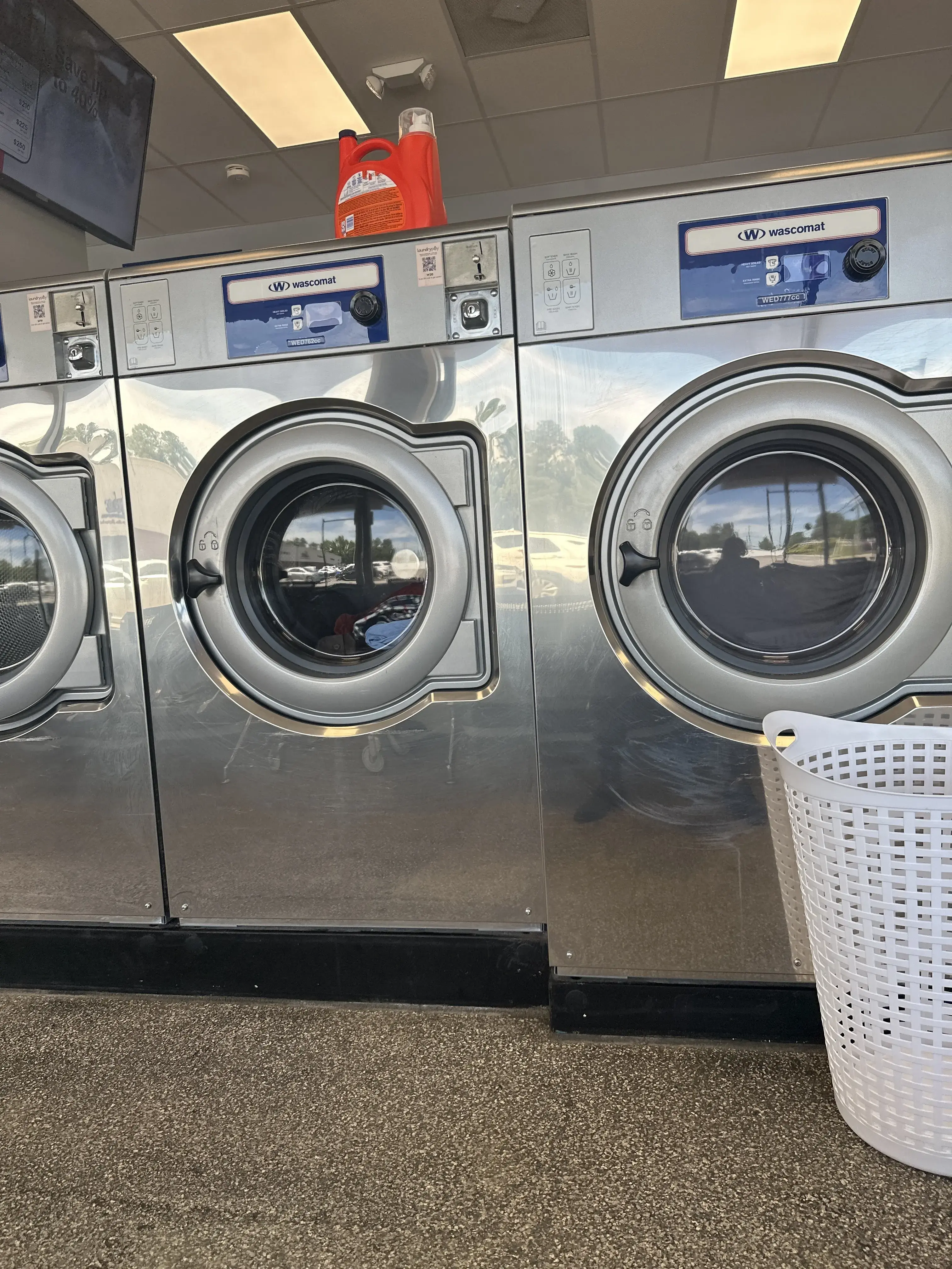 Family Laundromat thumbnail 17
