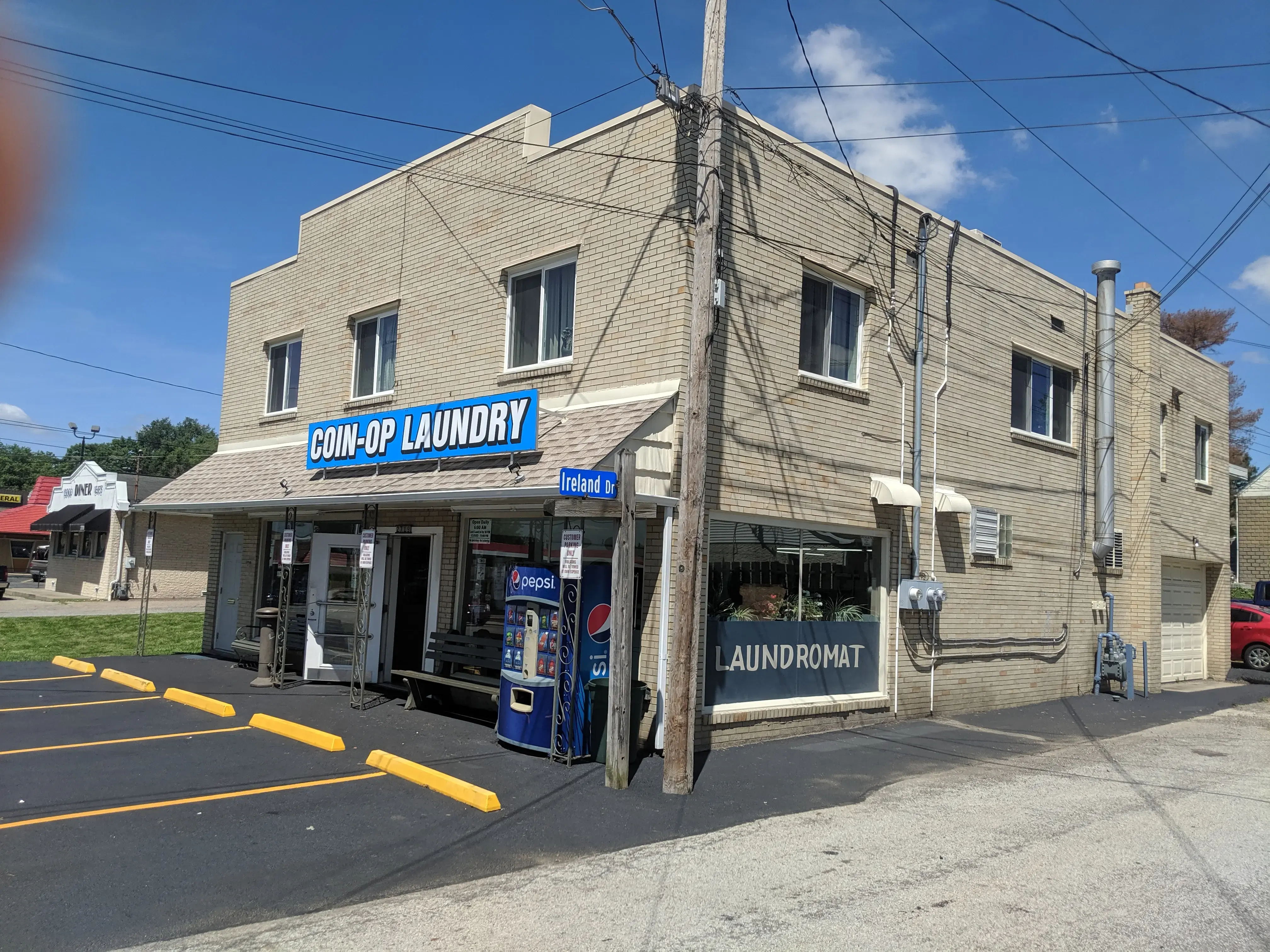 Family Laundromat thumbnail 13