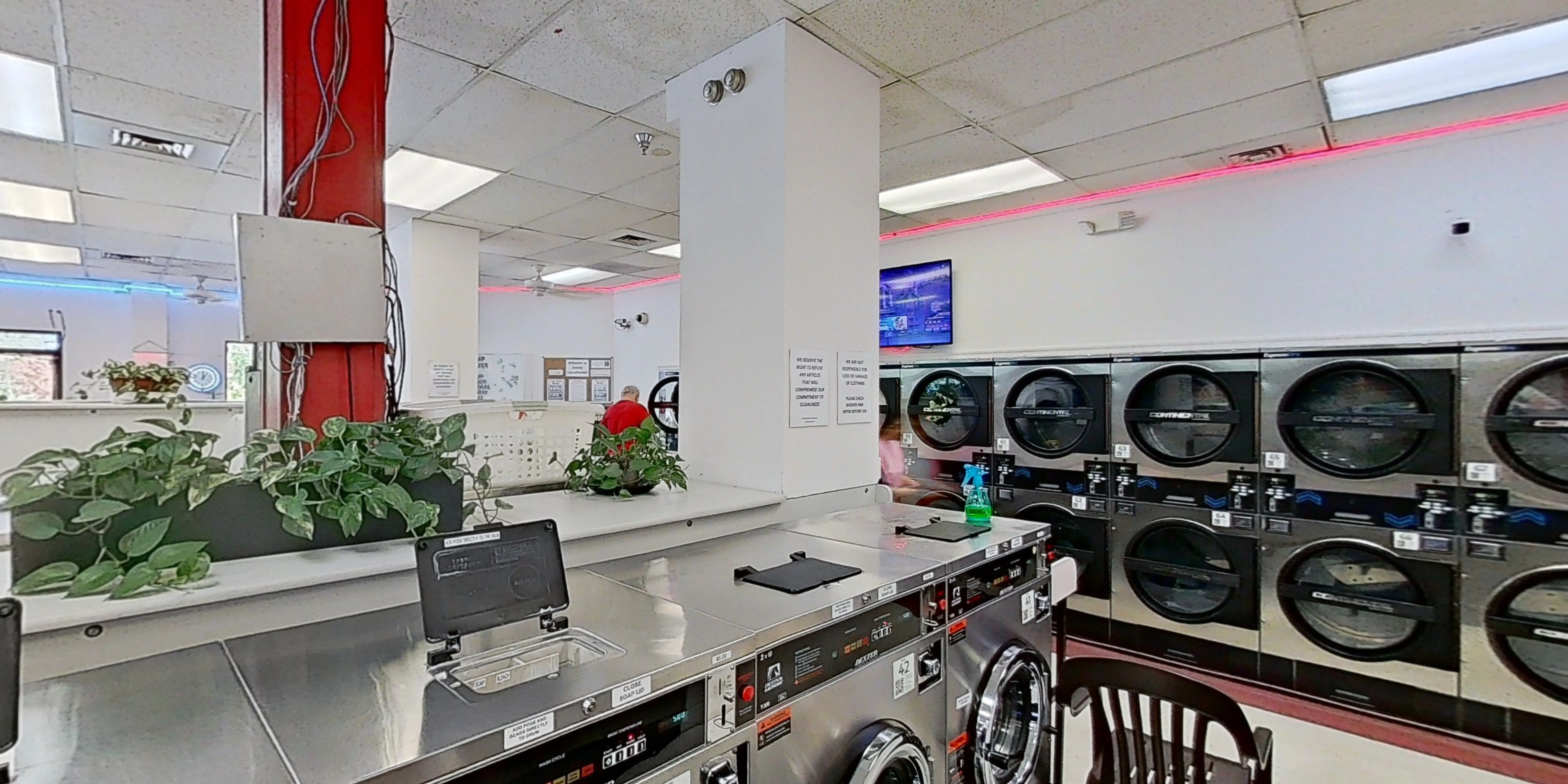 Family Laundromat - Image 12