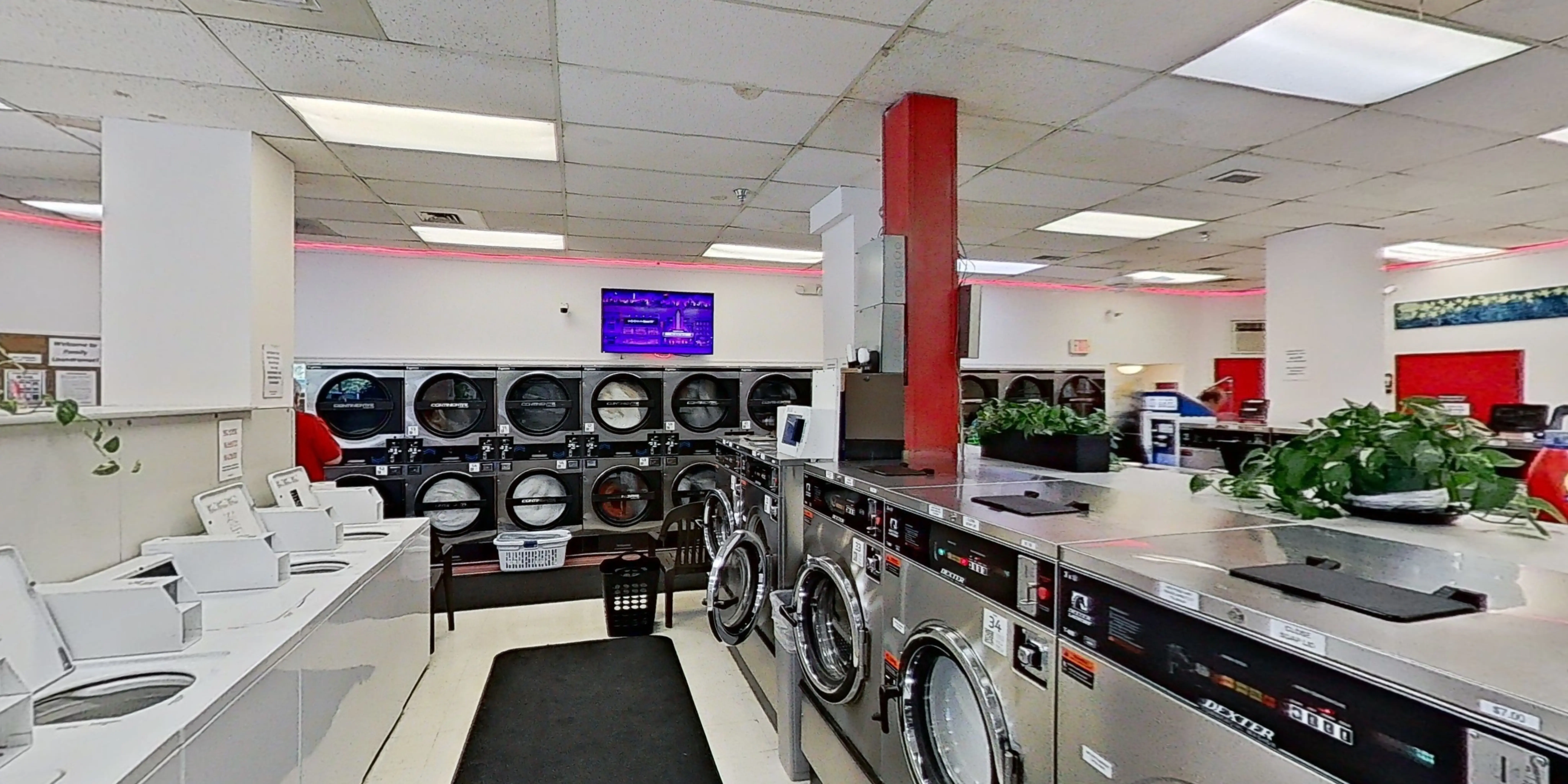 Family Laundromat thumbnail 20