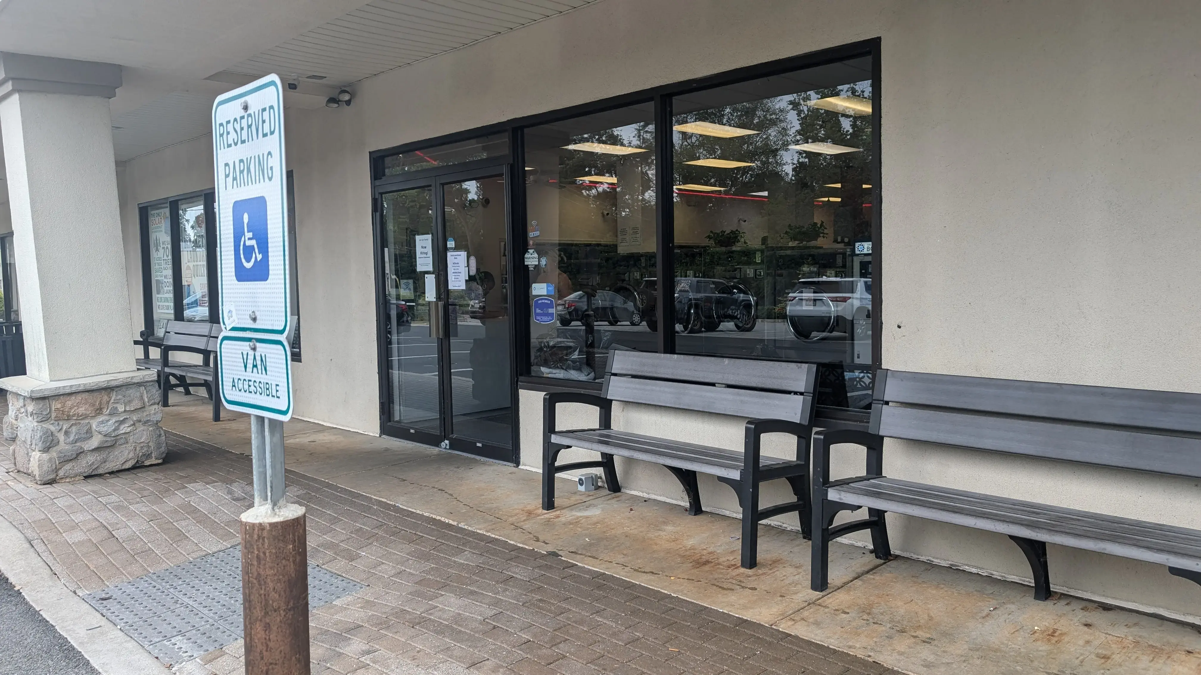 Family Laundromat - Image 18