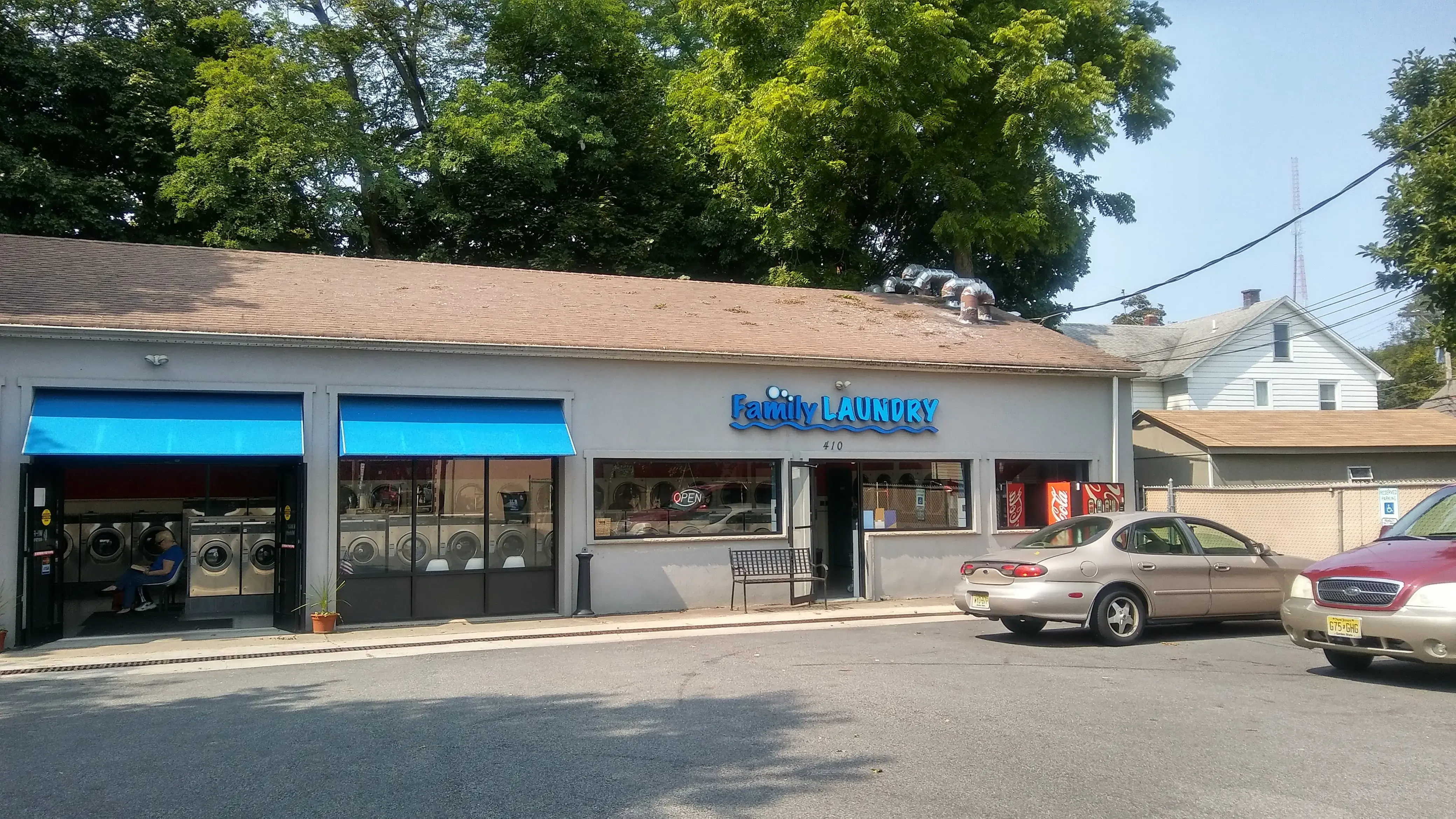 Family Laundry - Image 2