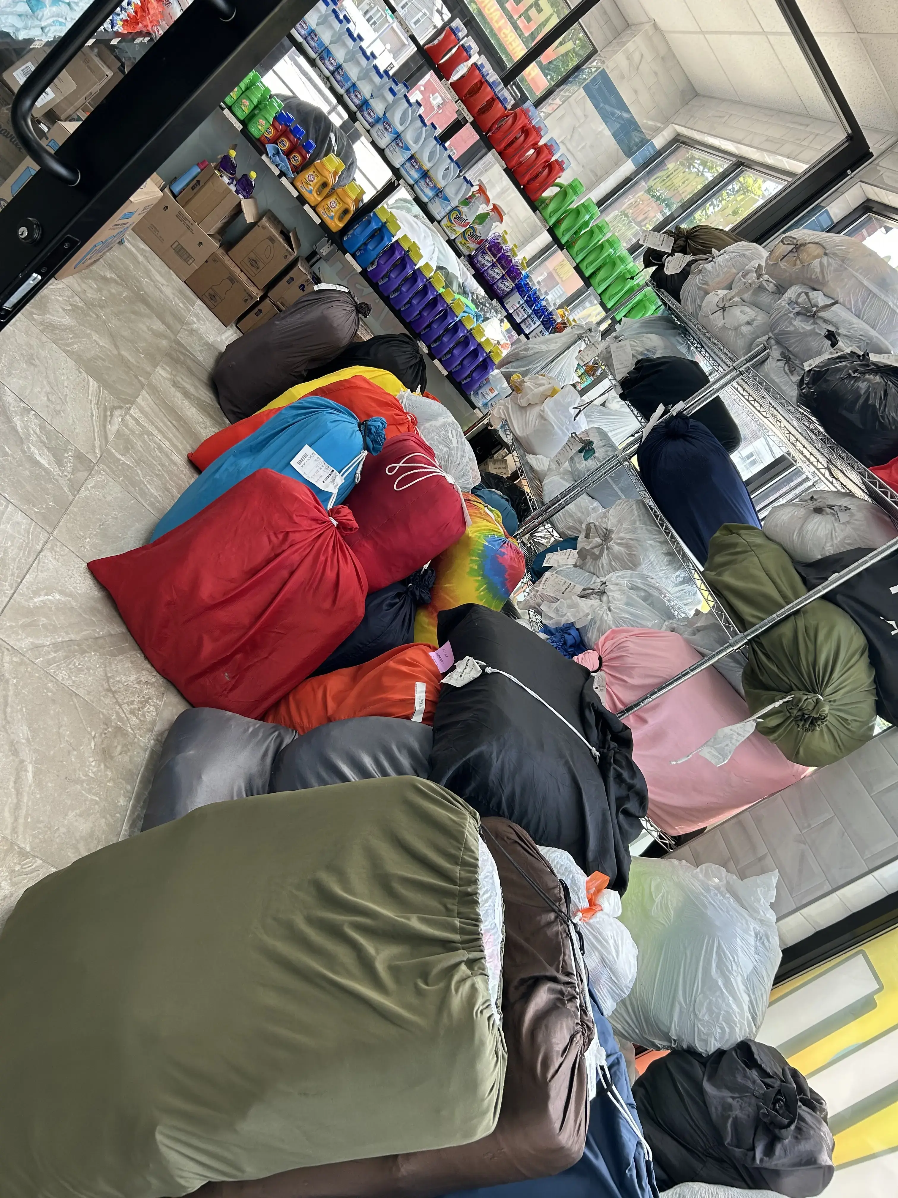 Farmers Laundromat - Image 14