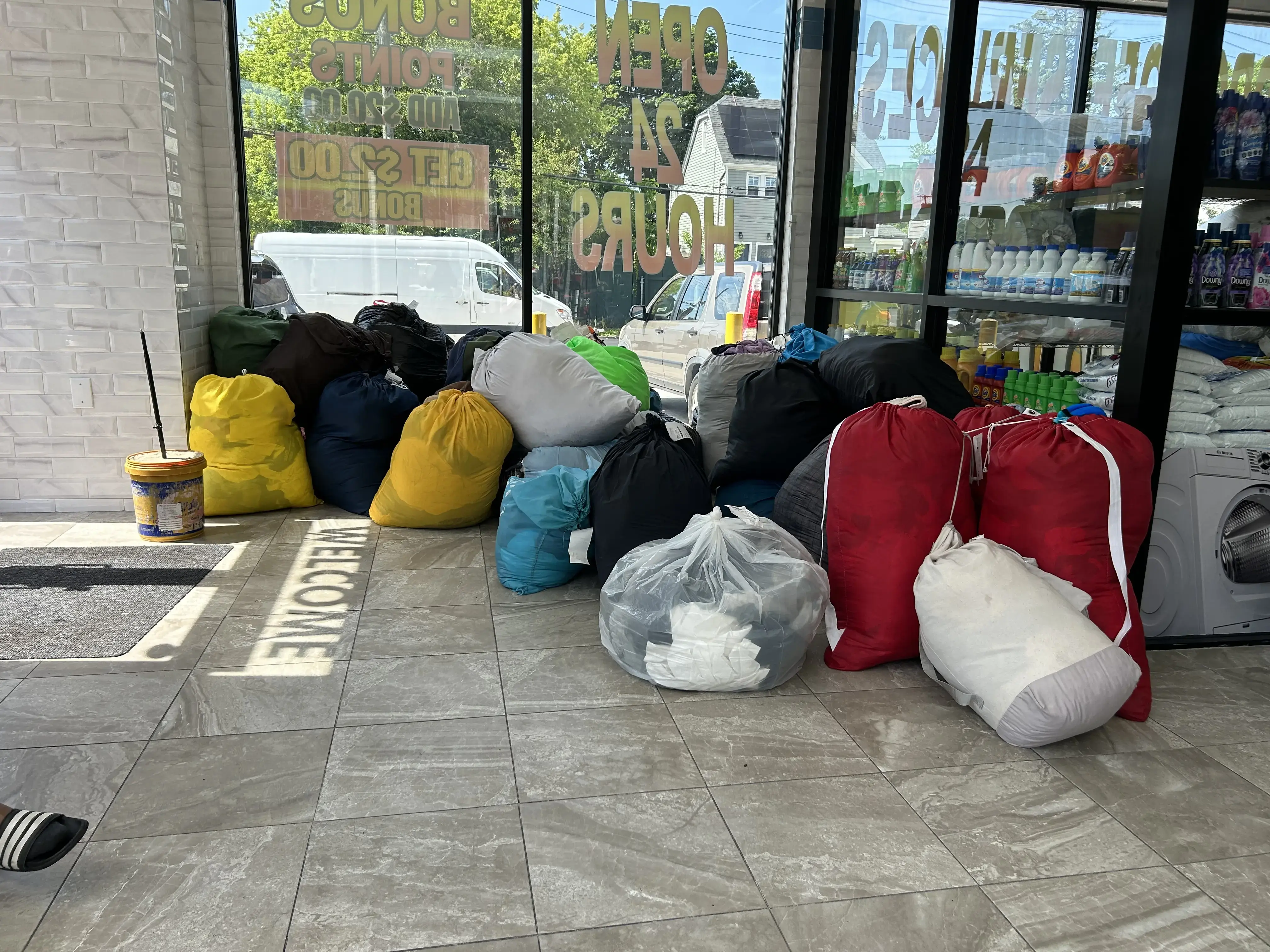 Farmers Laundromat - Image 8