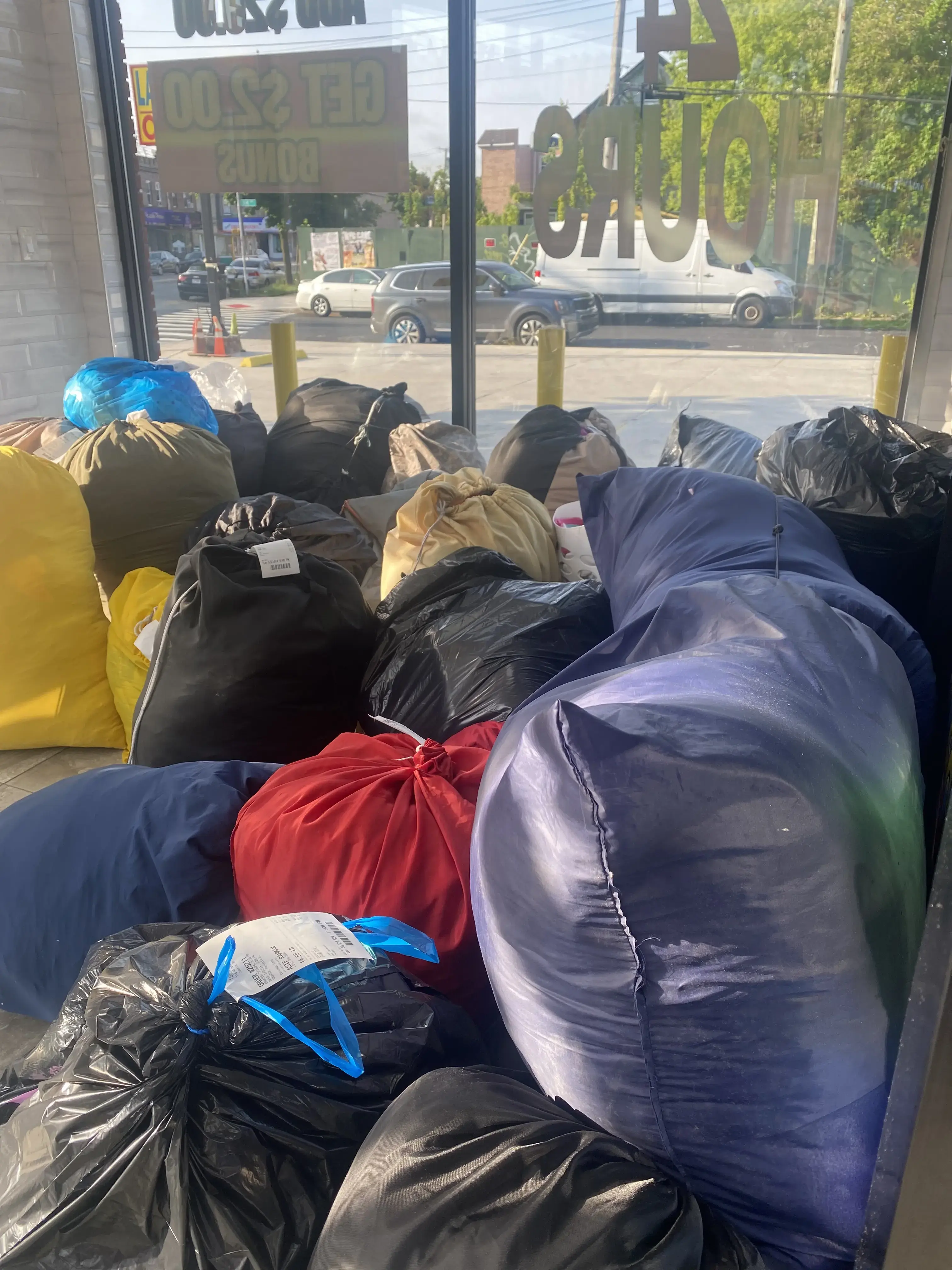 Farmers Laundromat - Image 19