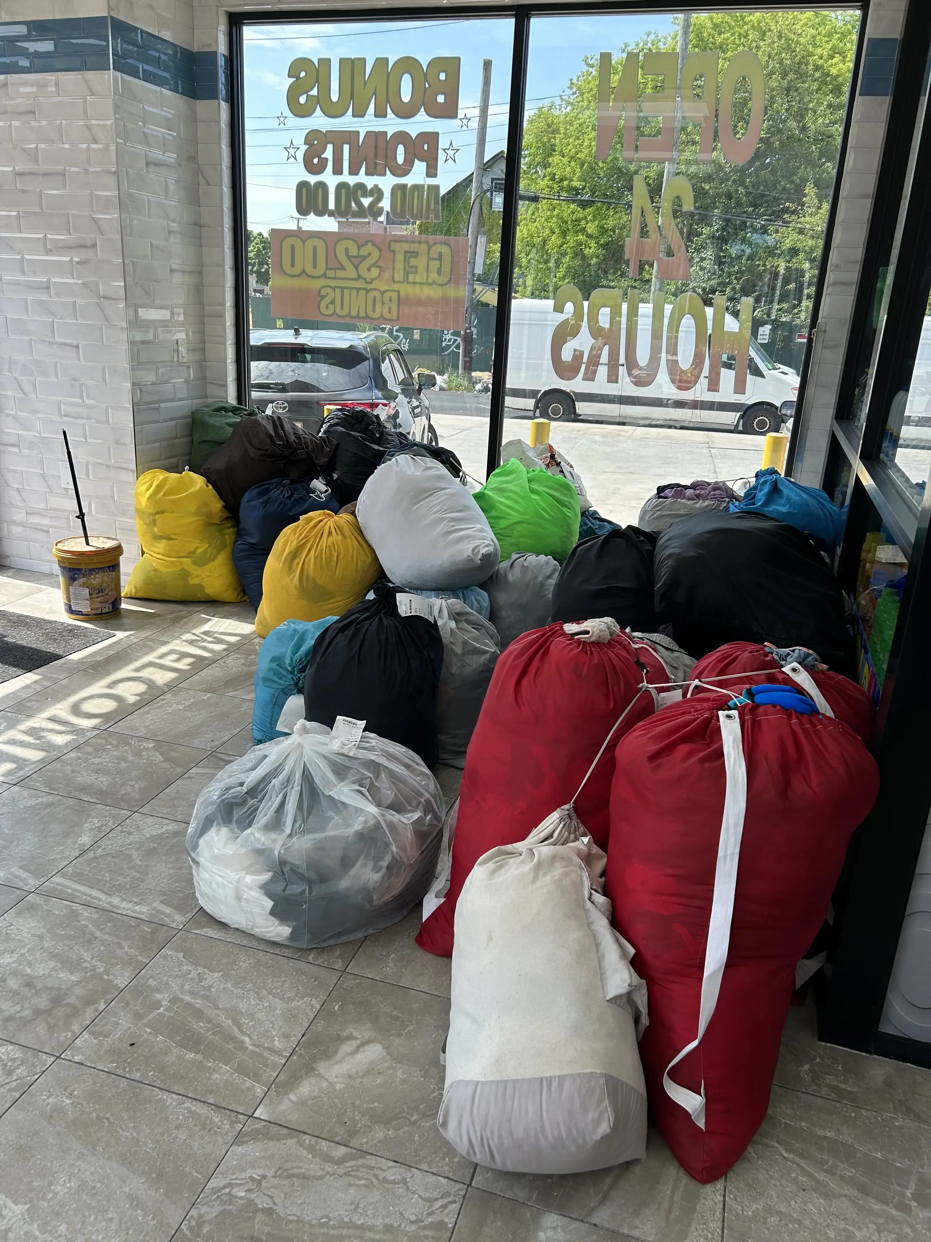 Farmers Laundromat - Image 6