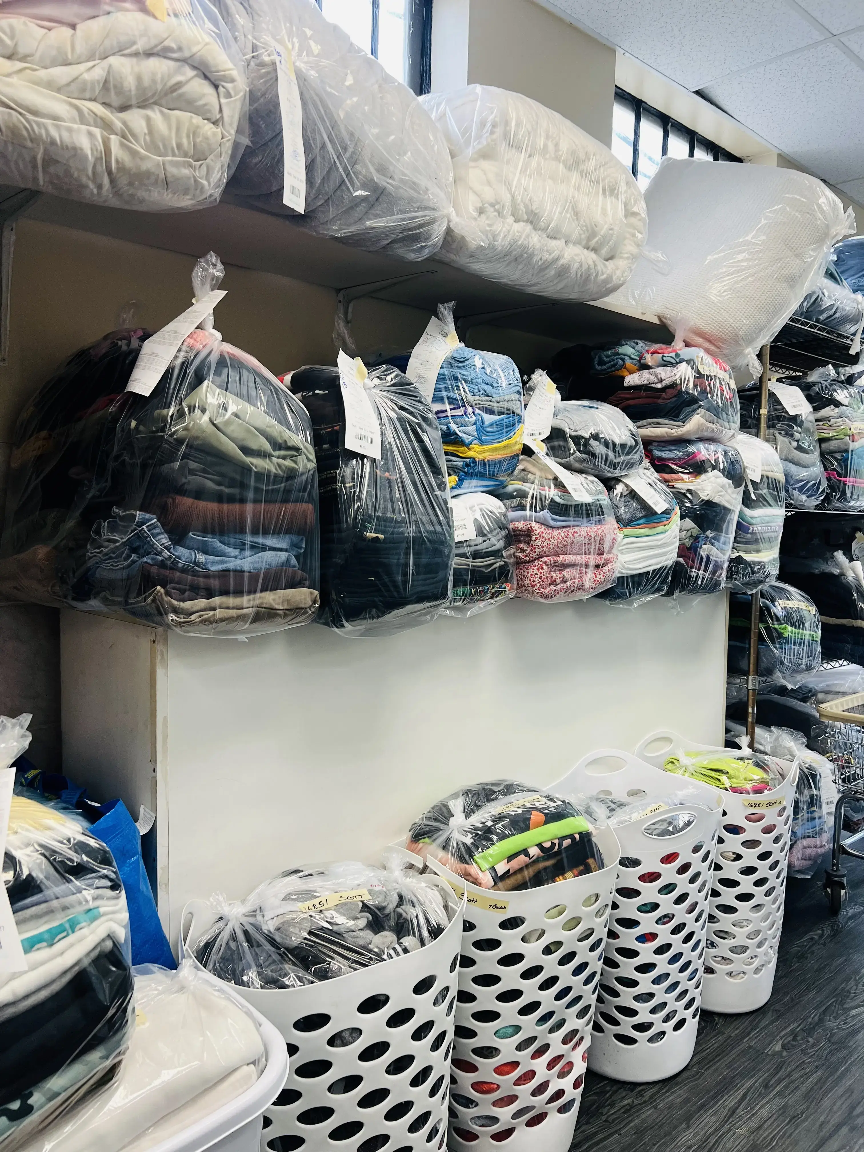 Farmingdale Village Laundromat - Image 13
