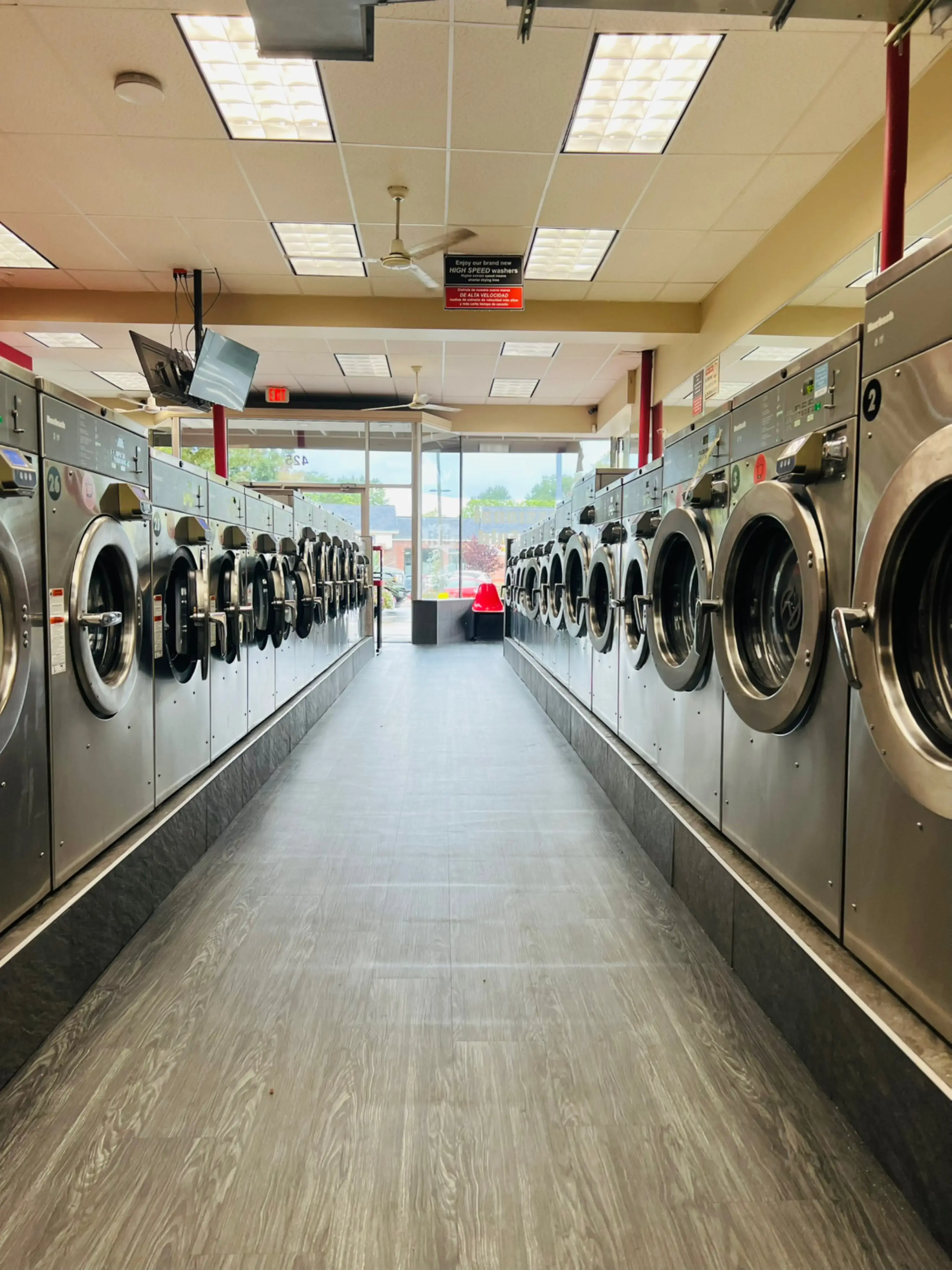 Farmingdale Village Laundromat thumbnail 2