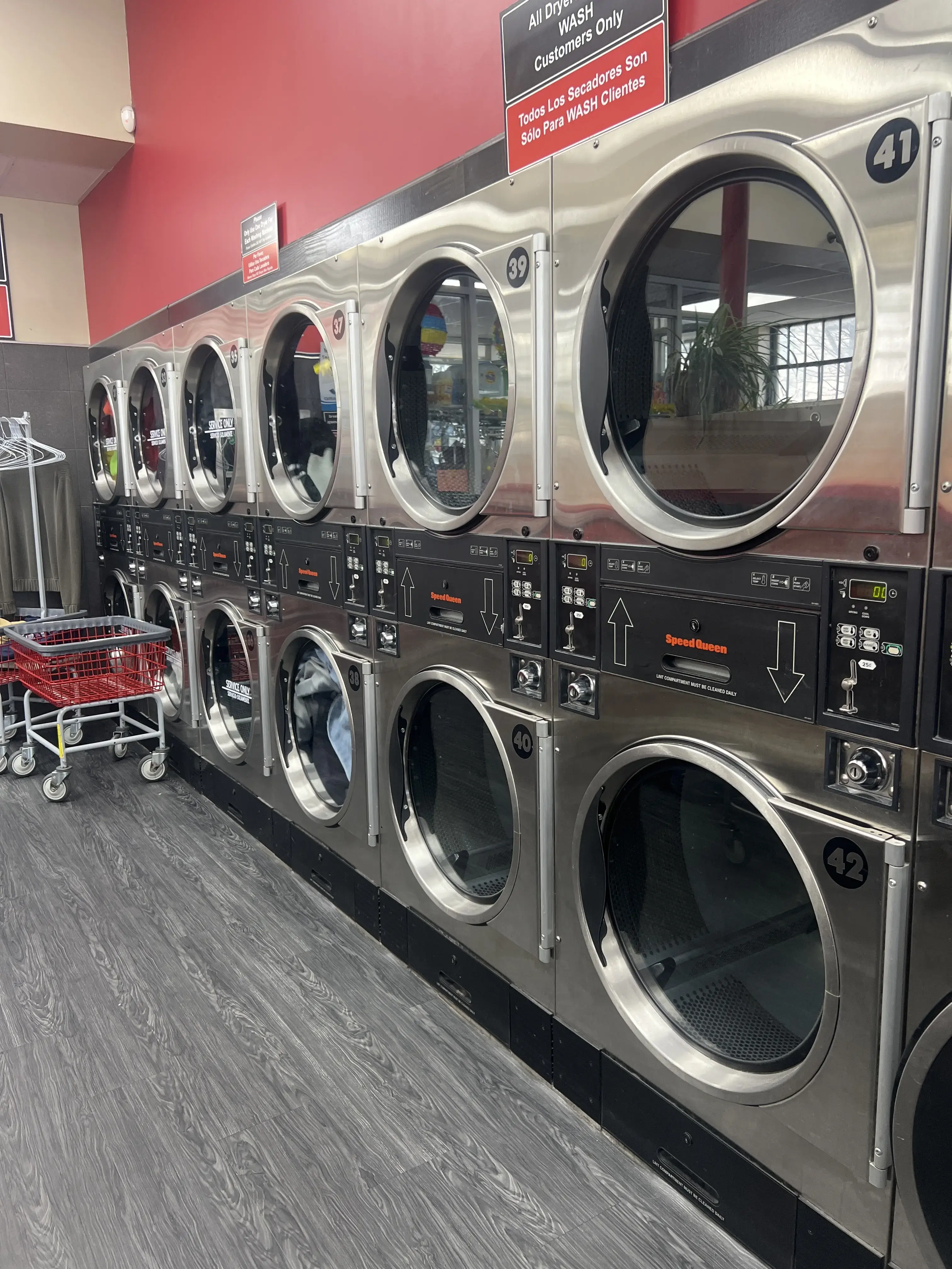 Farmingdale Village Laundromat thumbnail 15
