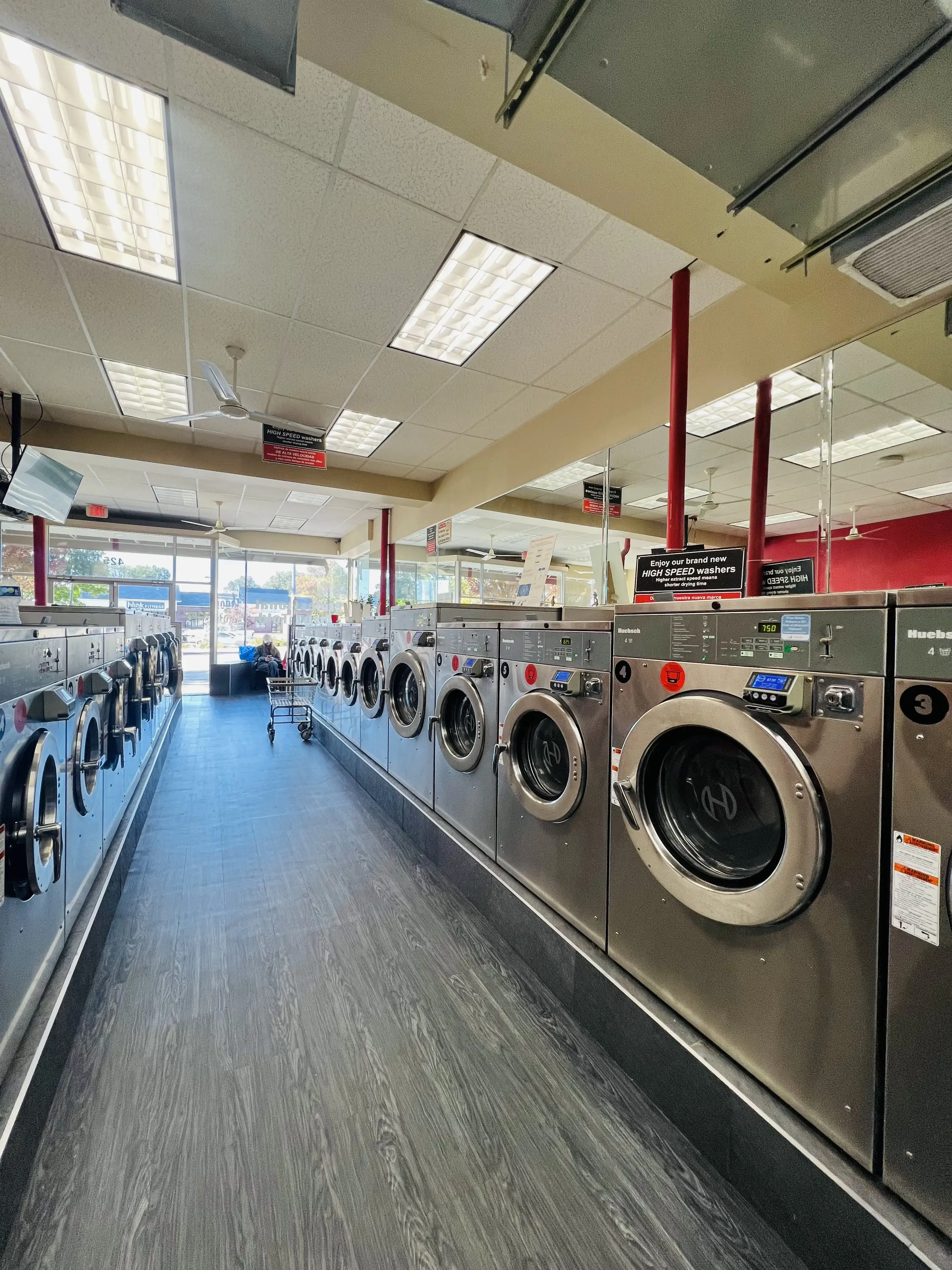 Farmingdale Village Laundromat thumbnail 18