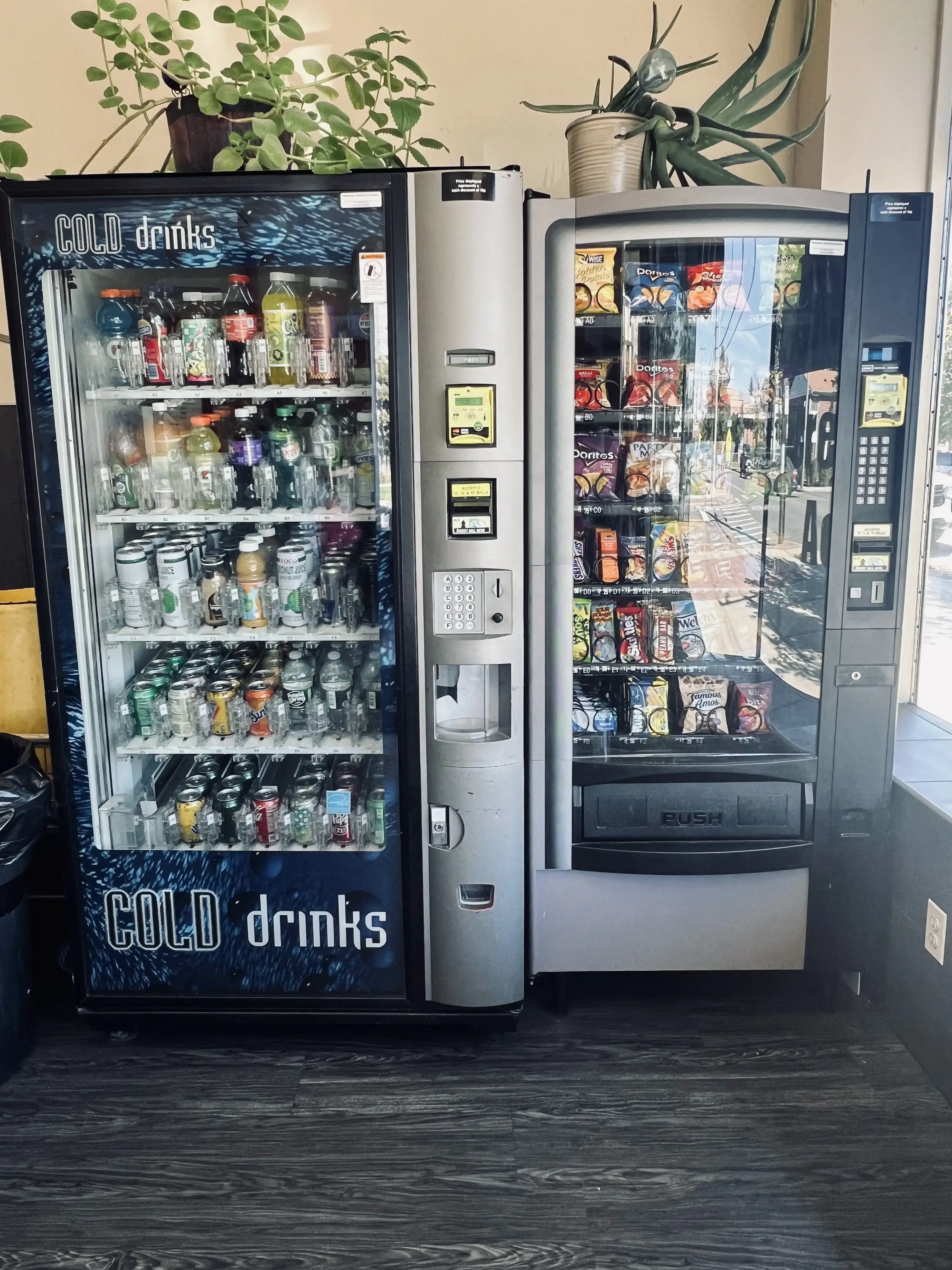 Farmingdale Village Laundromat - Image 6