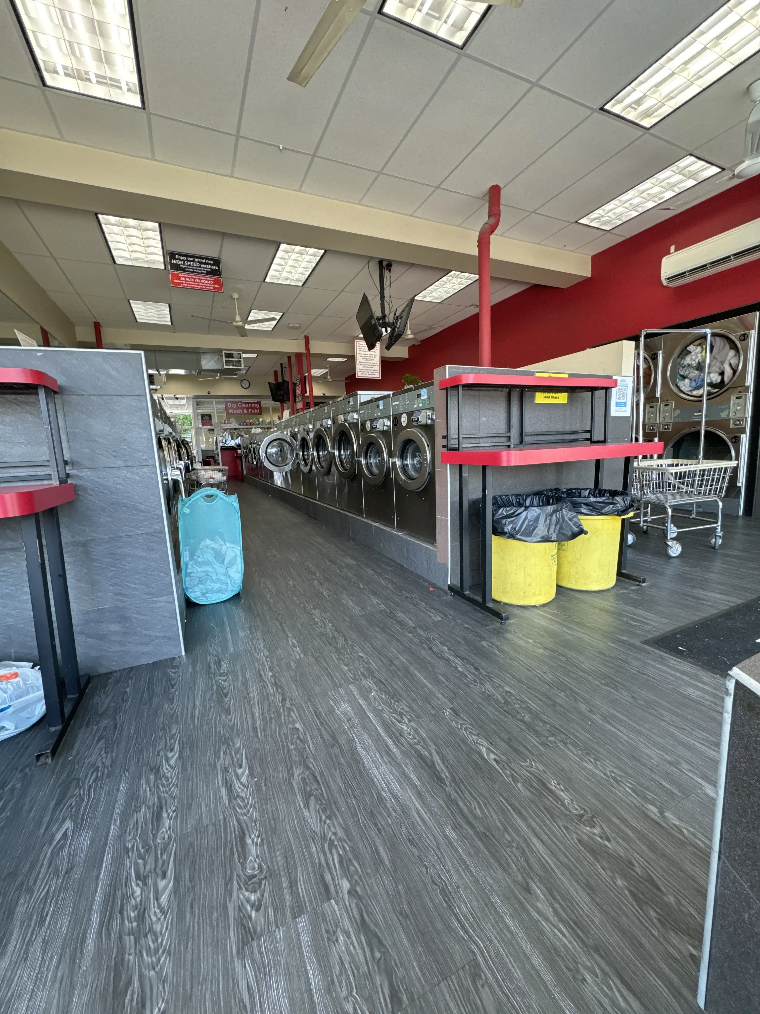 Farmingdale Village Laundromat - Image 11