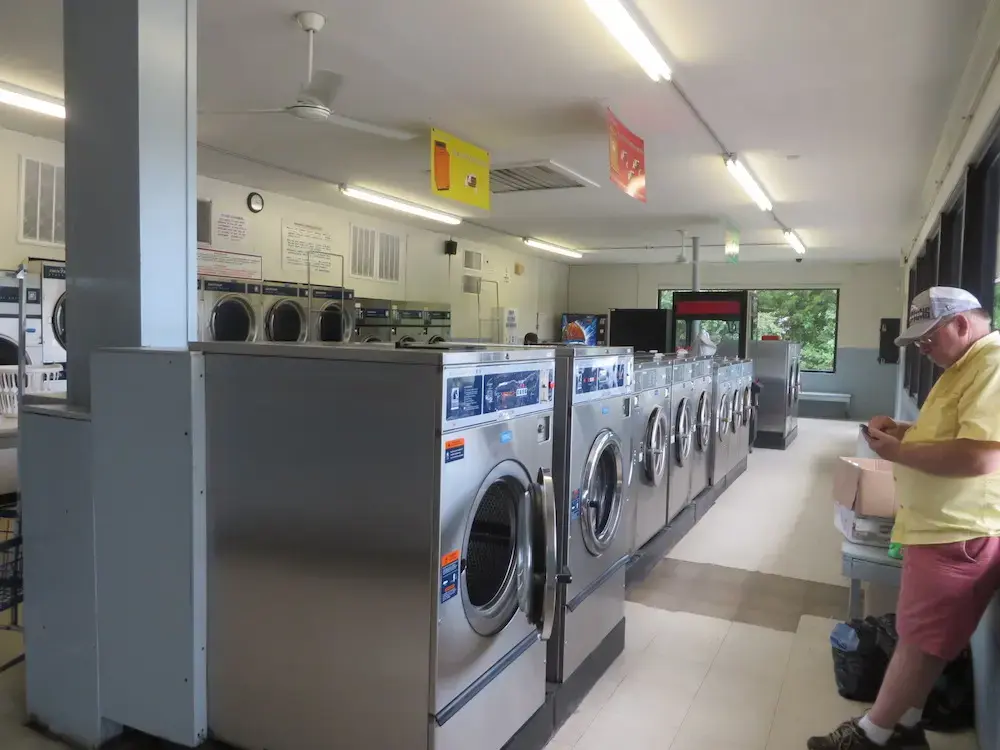 Farmville Laundry Land Laundromat - Image 6