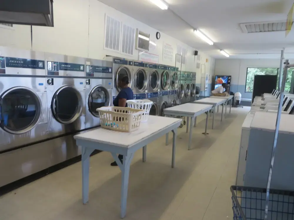 Farmville Laundry Land Laundromat thumbnail 5
