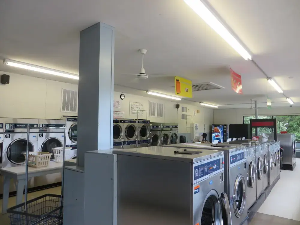 Farmville Laundry Land Laundromat - Image 1