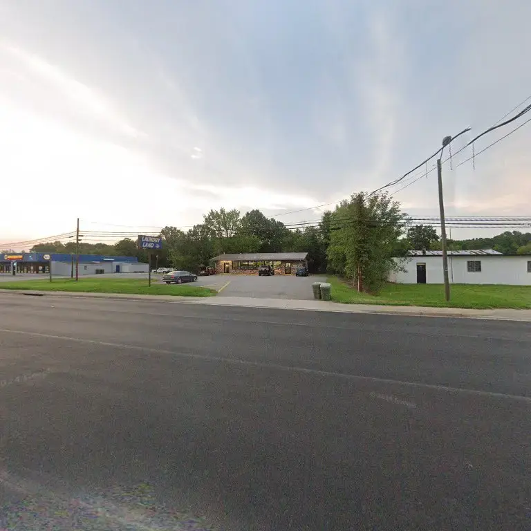 Farmville Laundry Land Laundromat thumbnail 8
