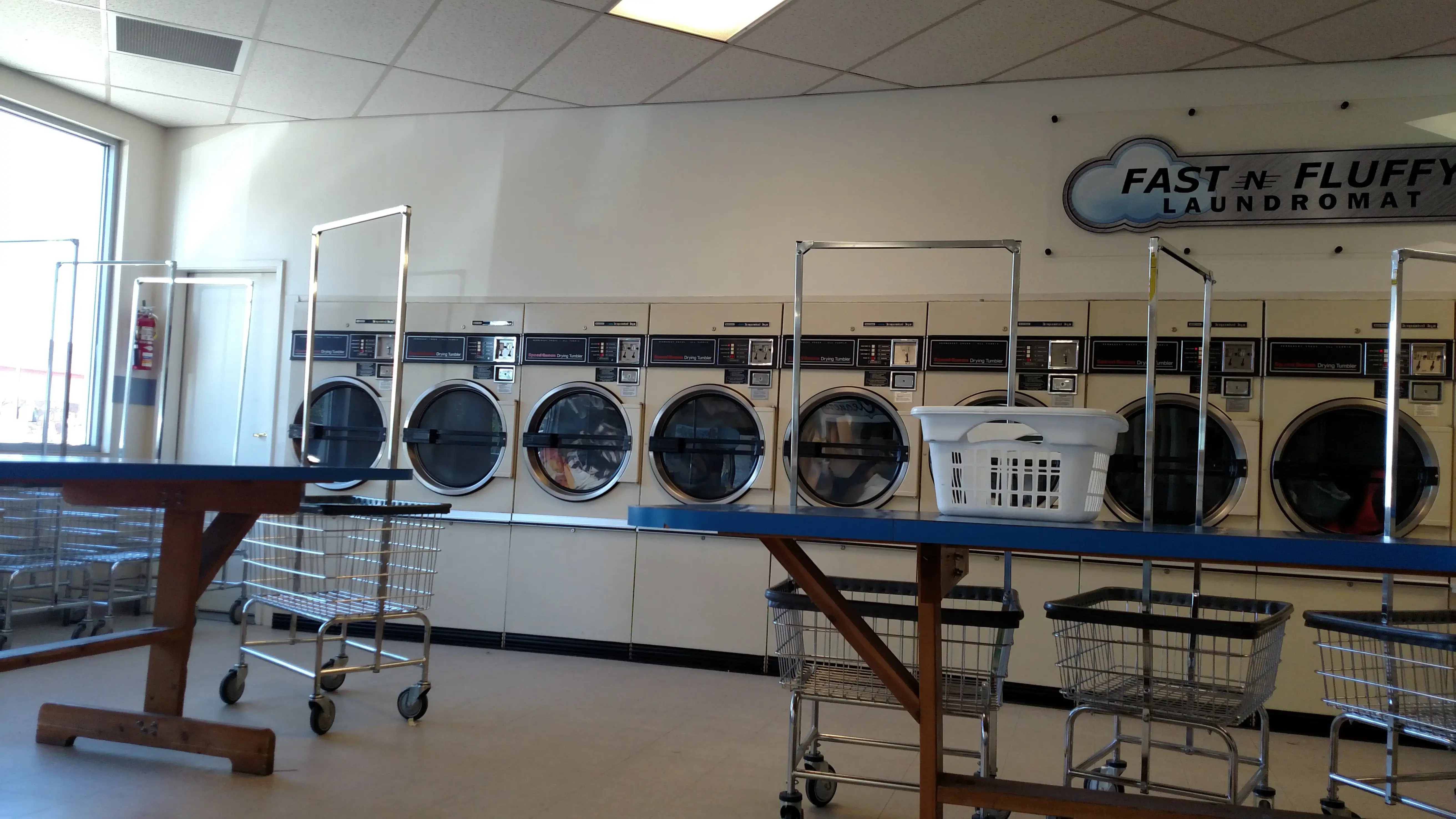 Fast & Fluffy Laundromat thumbnail 3