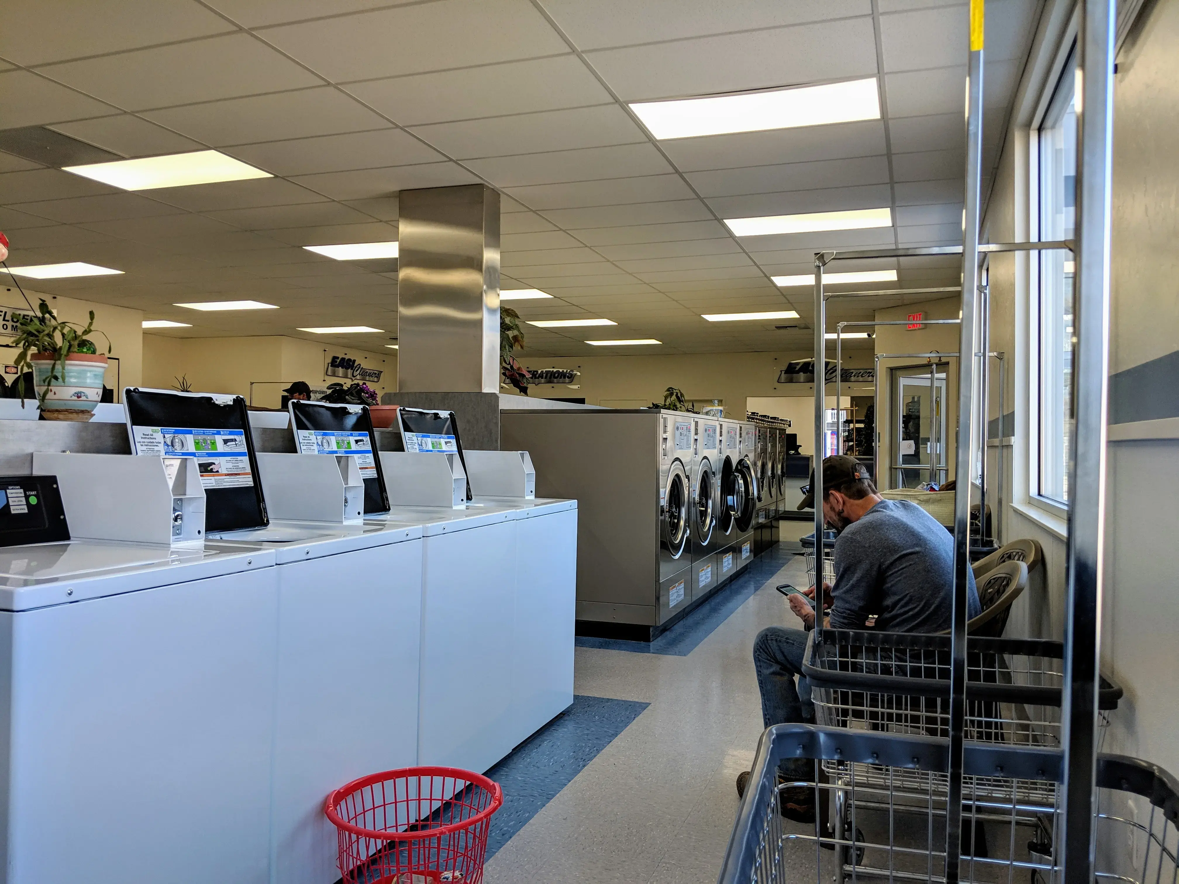 Fast & Fluffy Laundromat - Image 6