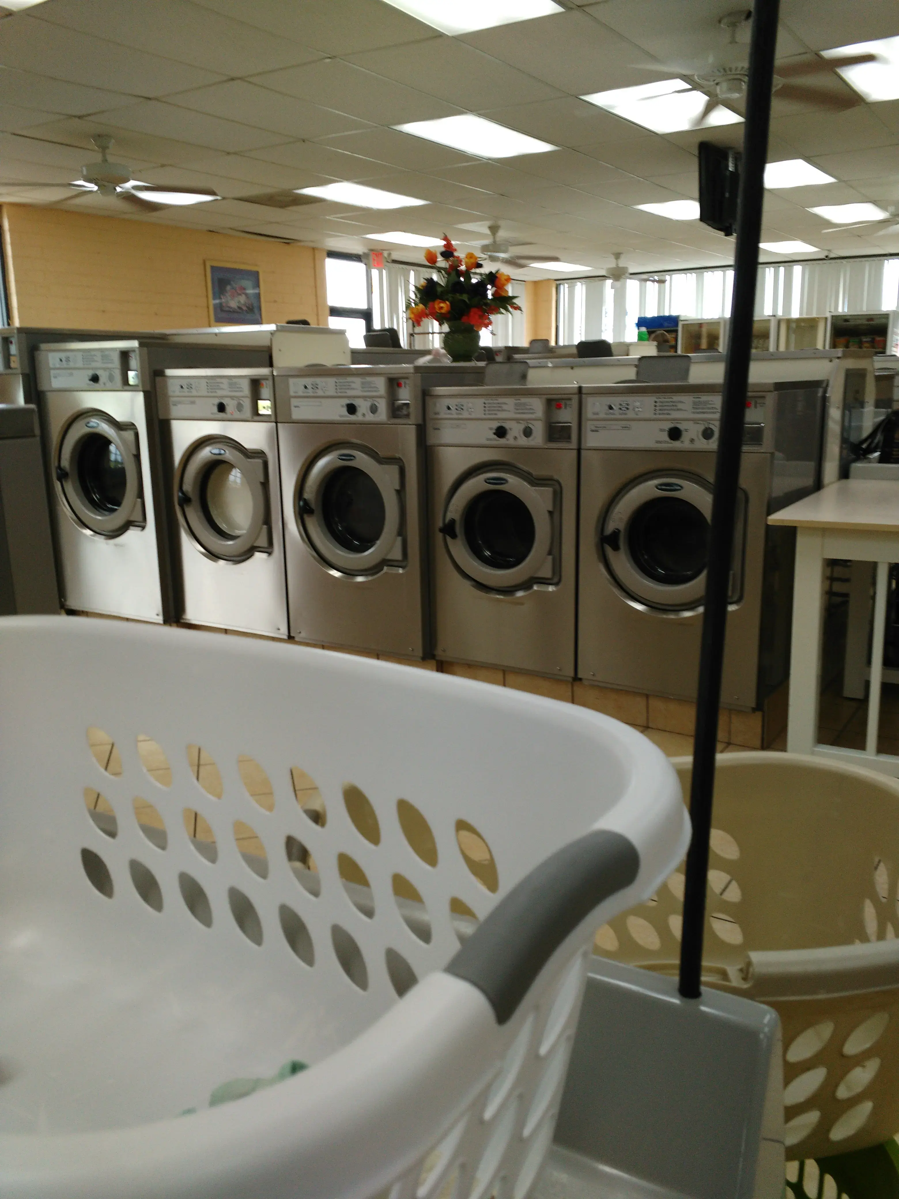 Fast & Fresh Coin Laundry - Image 15
