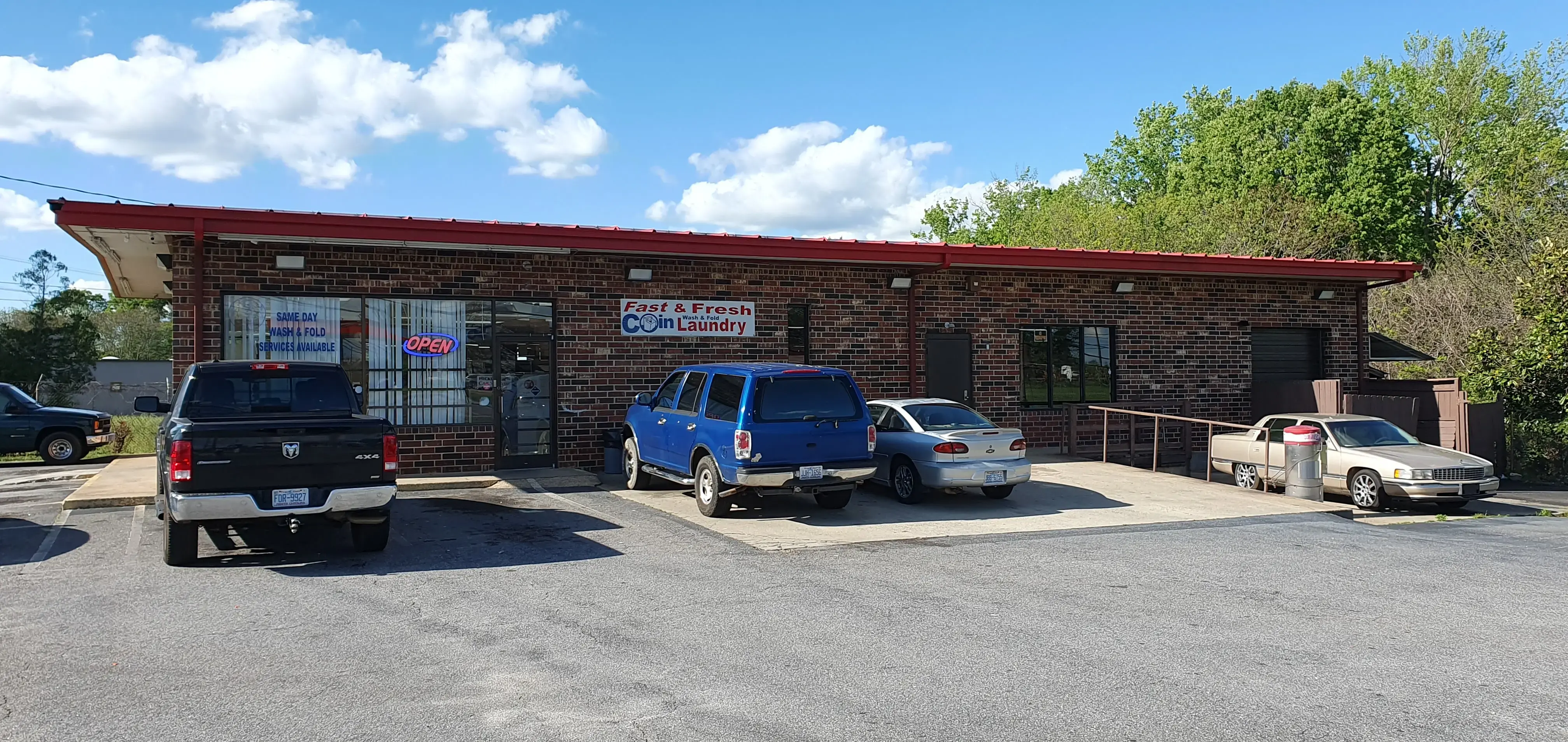 Fast & Fresh Coin Laundry - Image 3