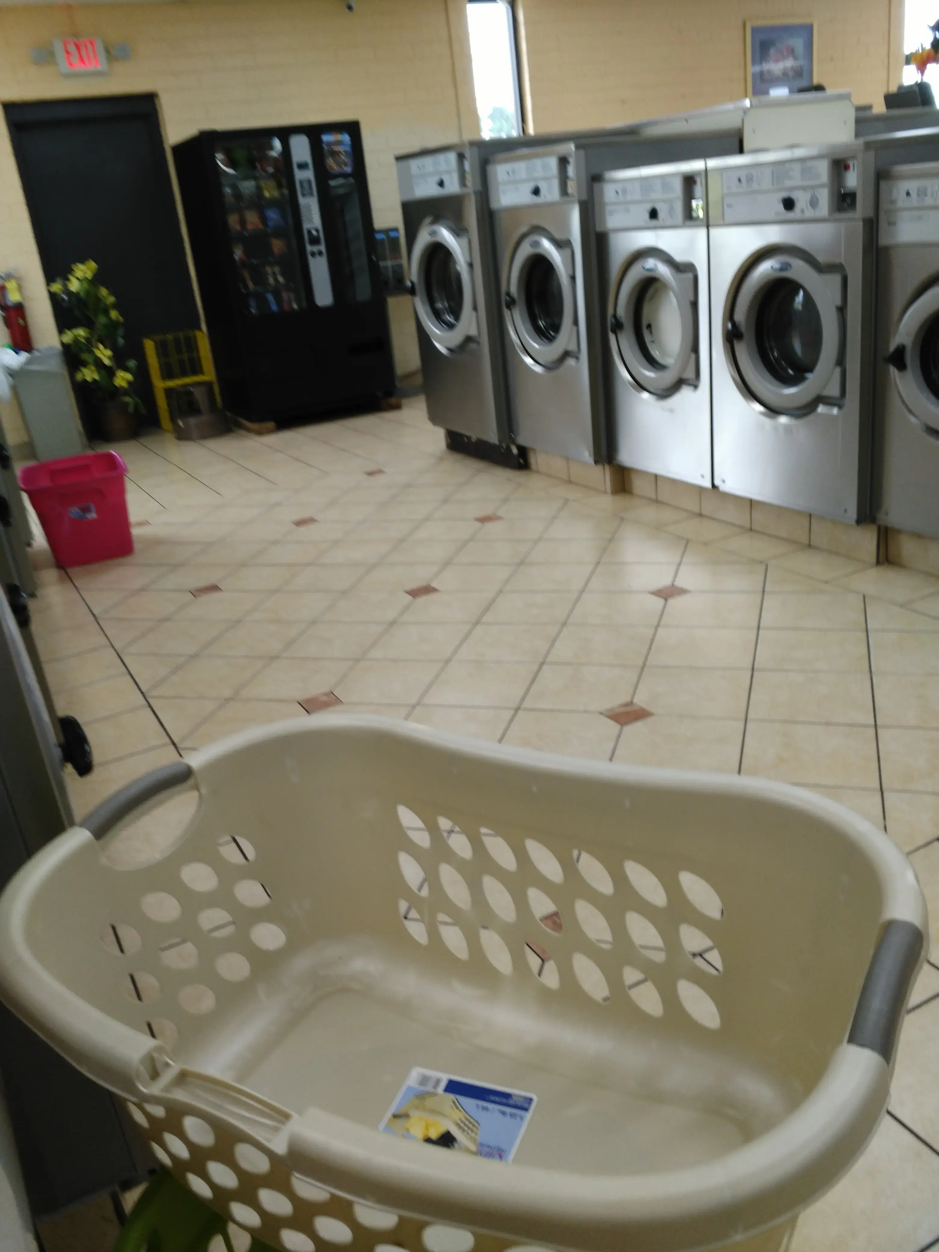 Fast & Fresh Coin Laundry thumbnail 13