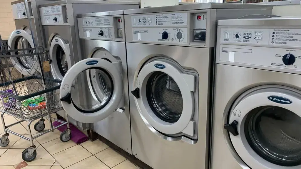 Fast & Fresh Coin Laundry thumbnail 2