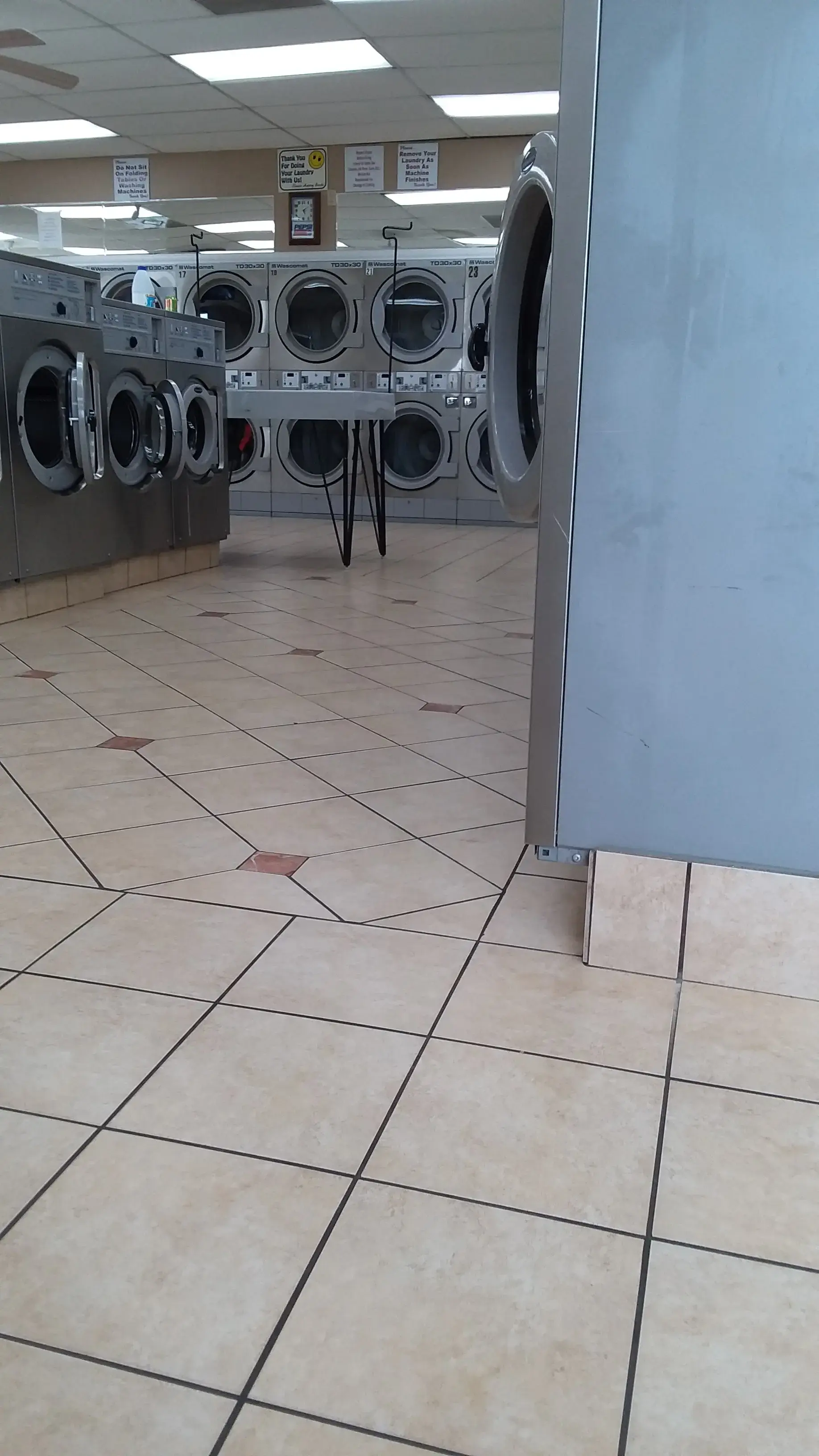 Fast & Fresh Coin Laundry thumbnail 20