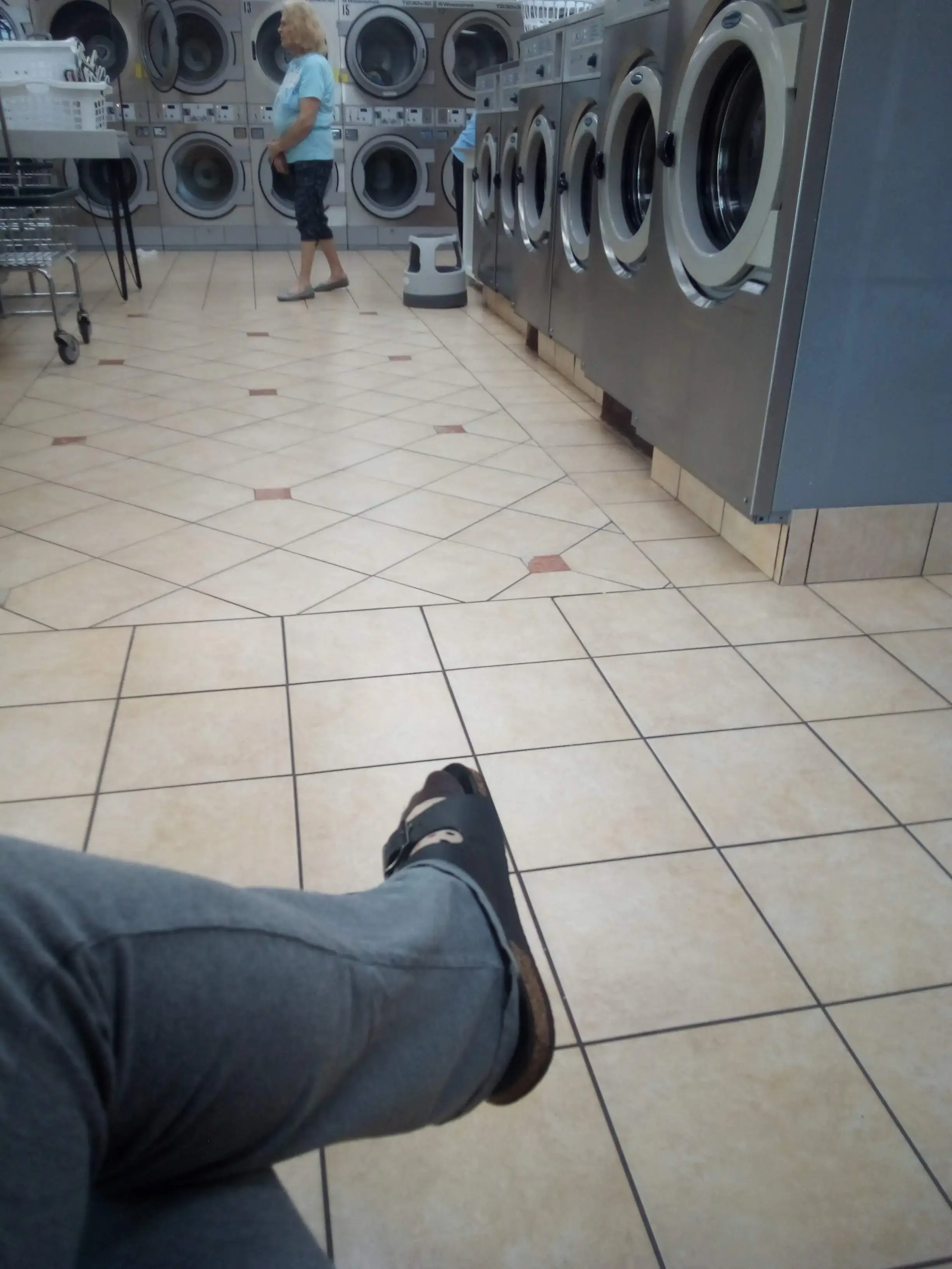 Fast & Fresh Coin Laundry thumbnail 16