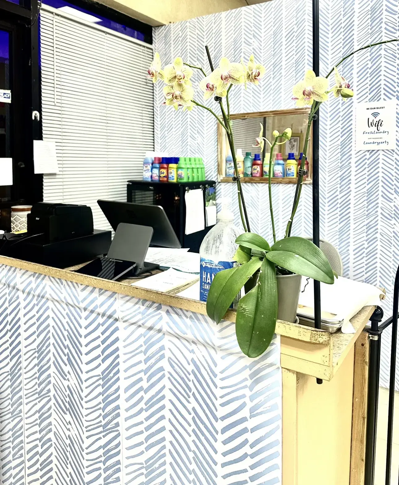 Fast Fresh Laundry Tower Place Laundromat thumbnail 8