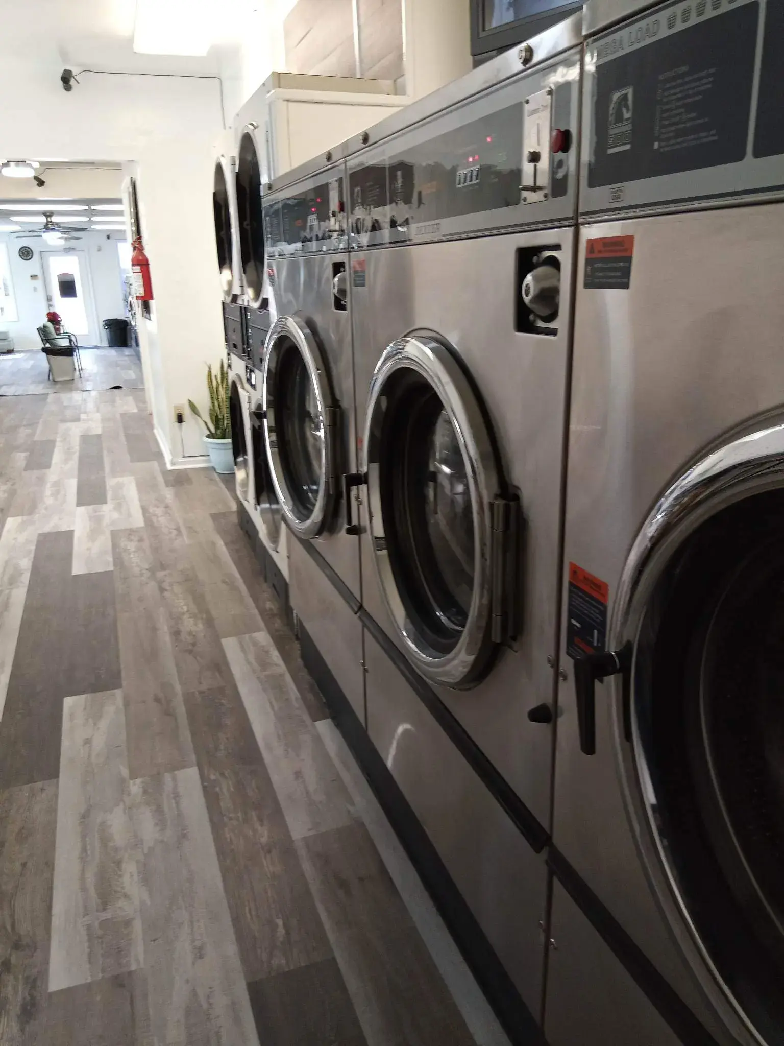 Fast-N-Fresh Laundry (Millsboro Coin Laundromat) - Image 11