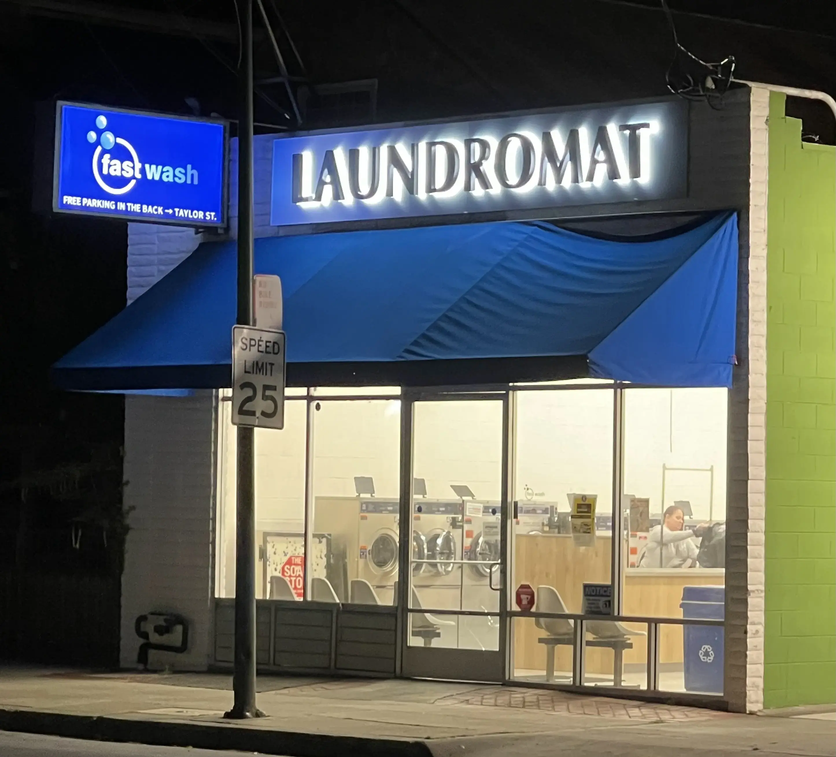 Fast Wash Laundromat - Image 2