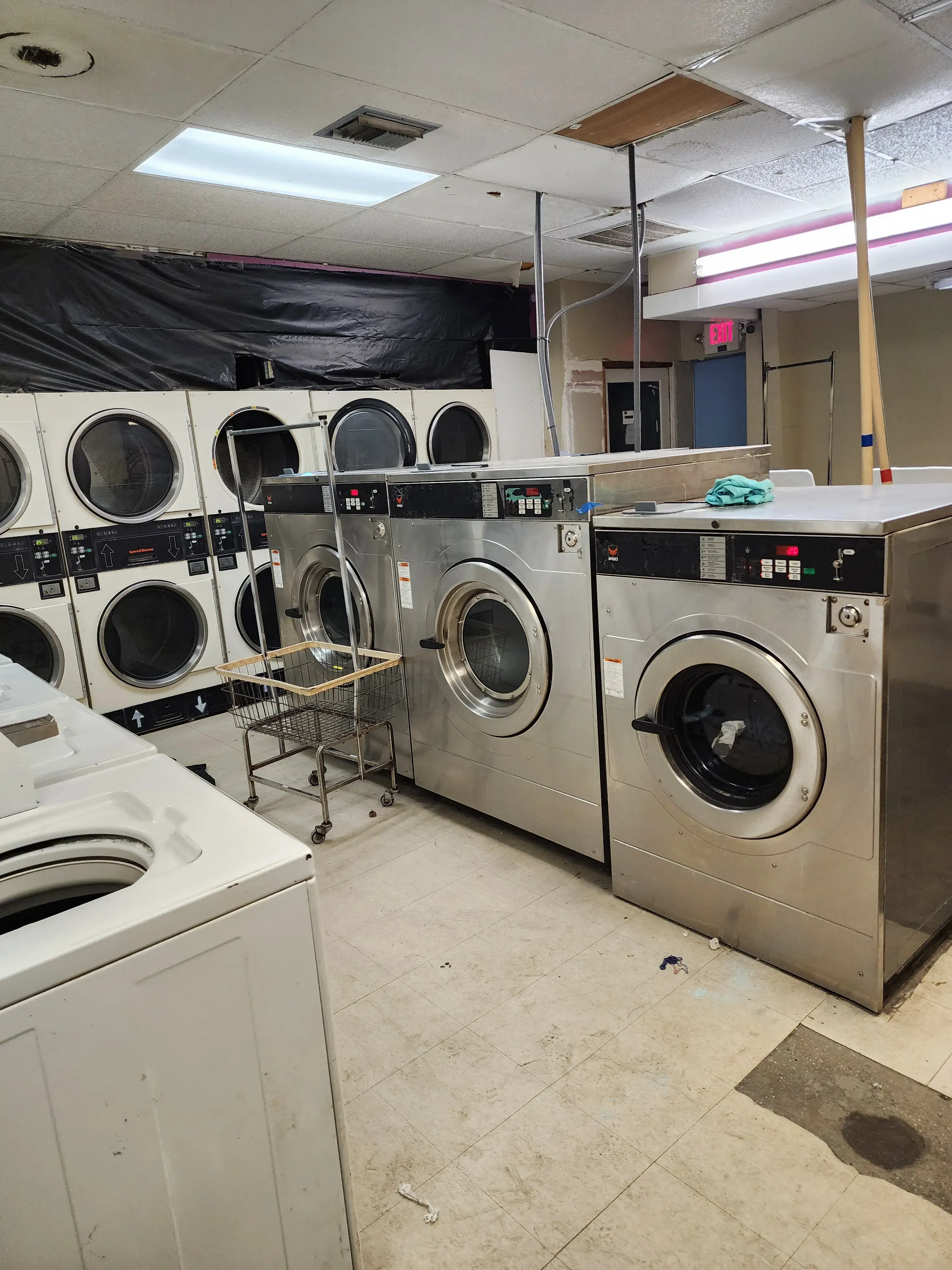 Fawaz Coin Laundry - Image 1