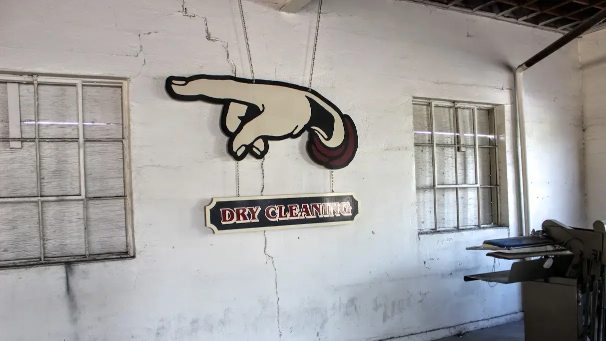 Faye's Laundry & Dry Cleaning thumbnail 2