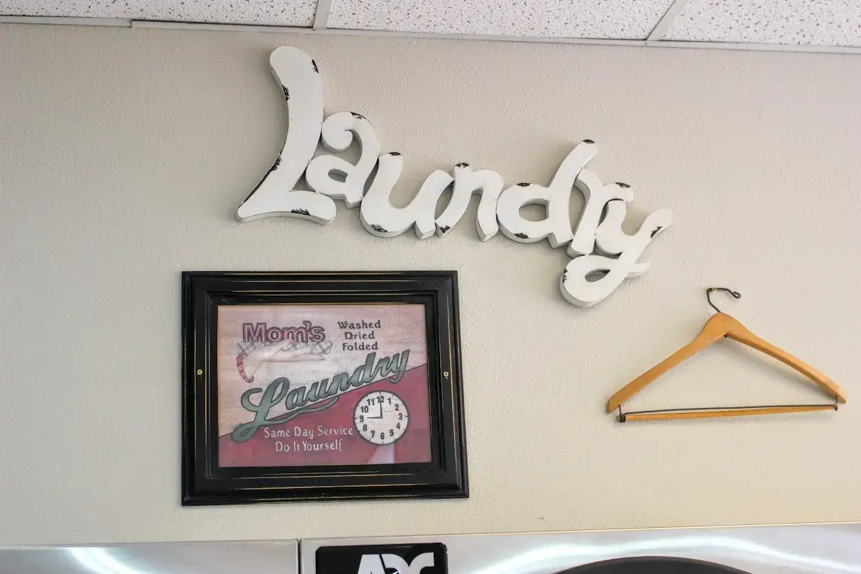 Faye's Laundry & Dry Cleaning thumbnail 3