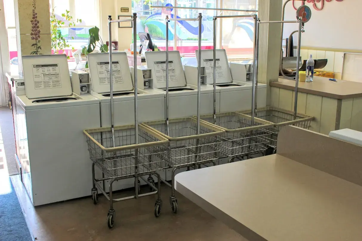 Faye's Laundry & Dry Cleaning - Image 6