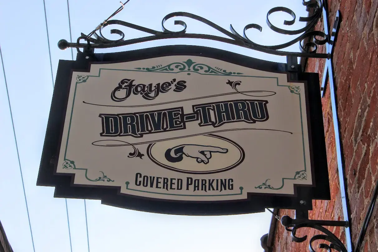 Faye's Laundry & Dry Cleaning - Image 4