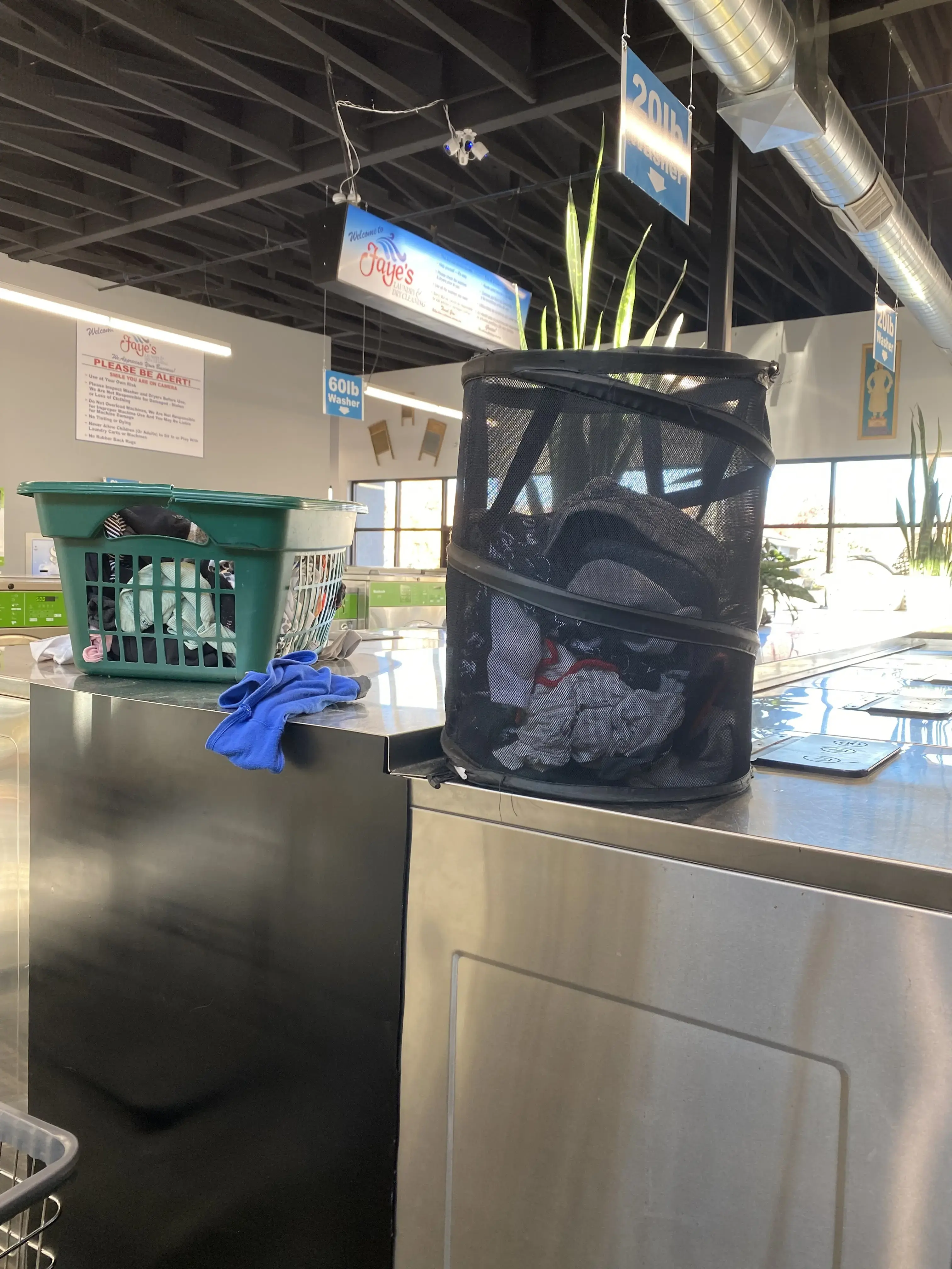 Faye's Laundry & Dry Cleaning - Image 16