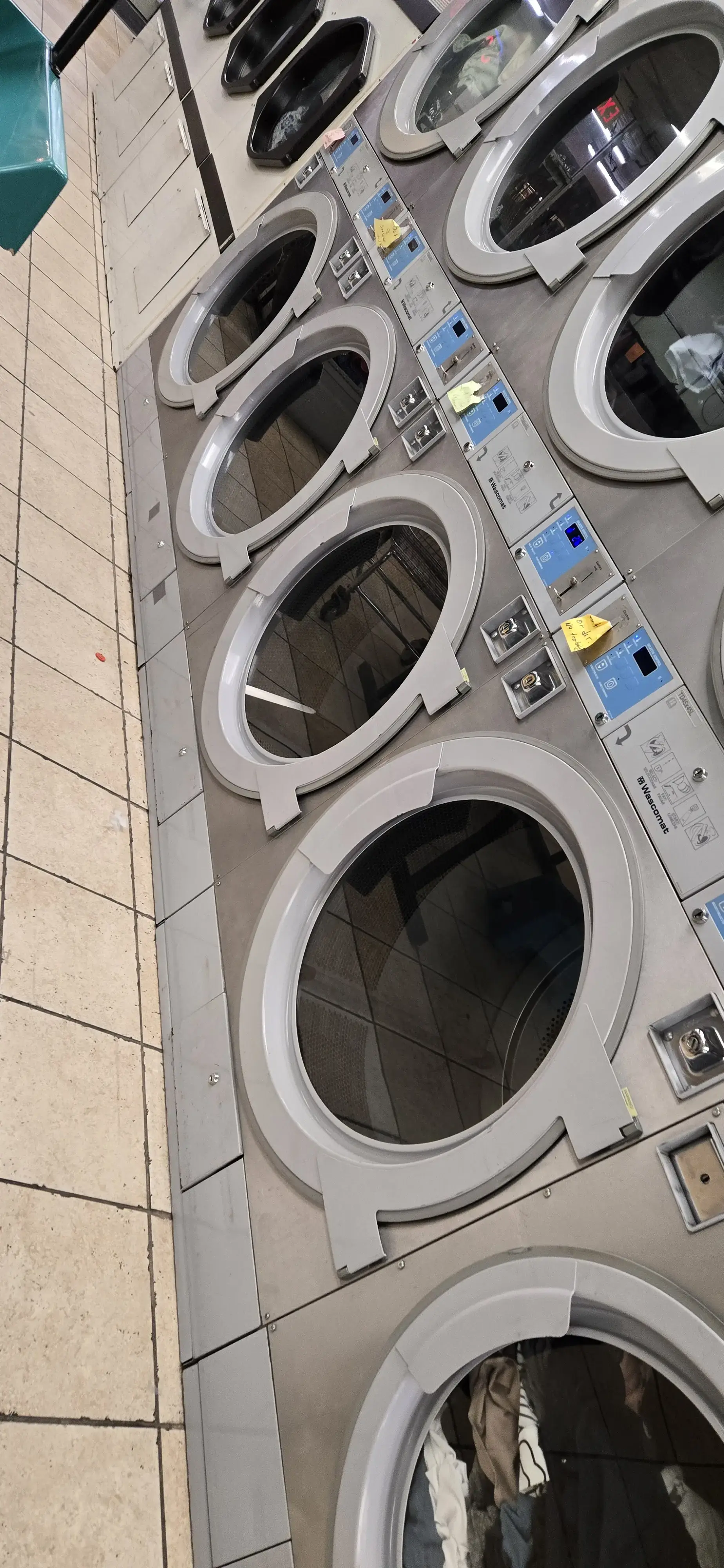 Featherstone Laundromat thumbnail 8