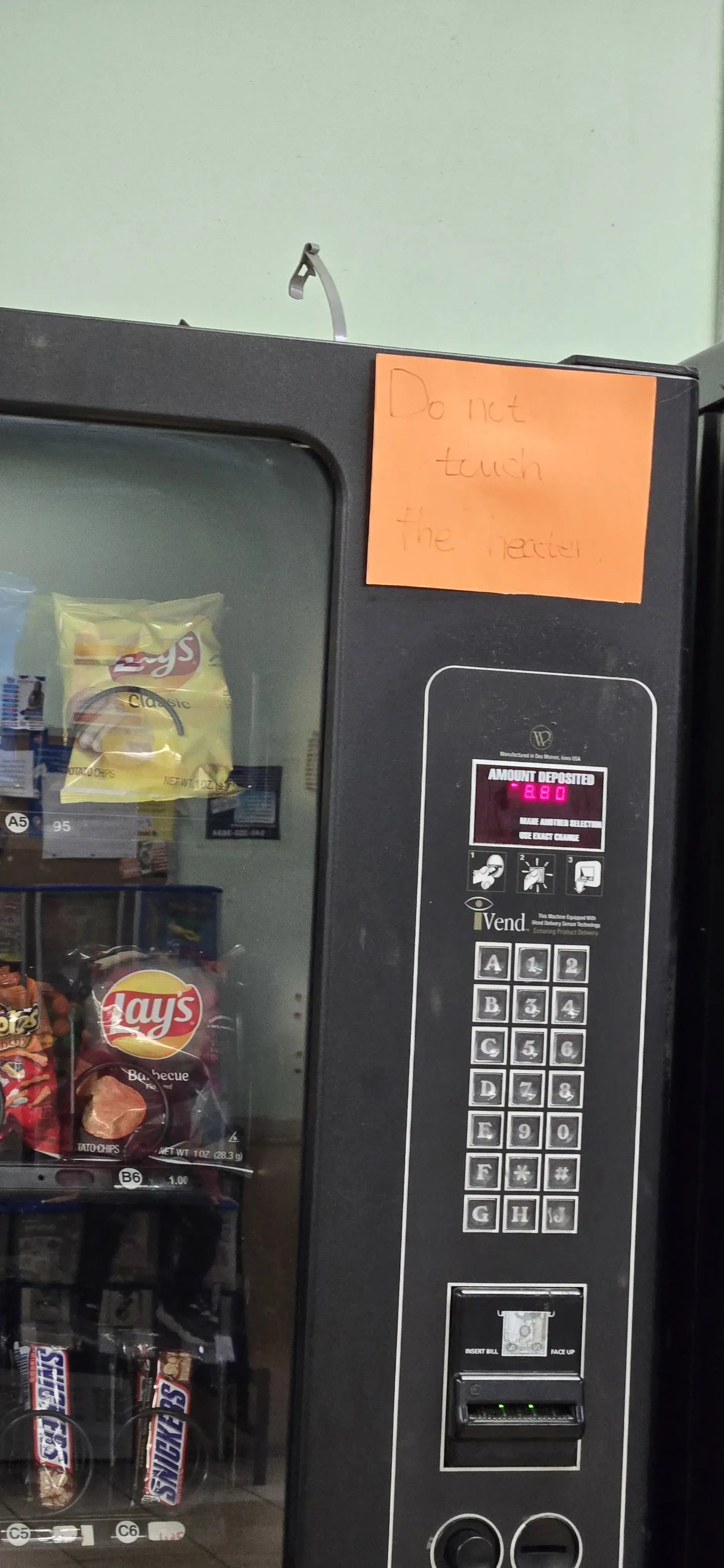 Featherstone Laundromat - Image 16
