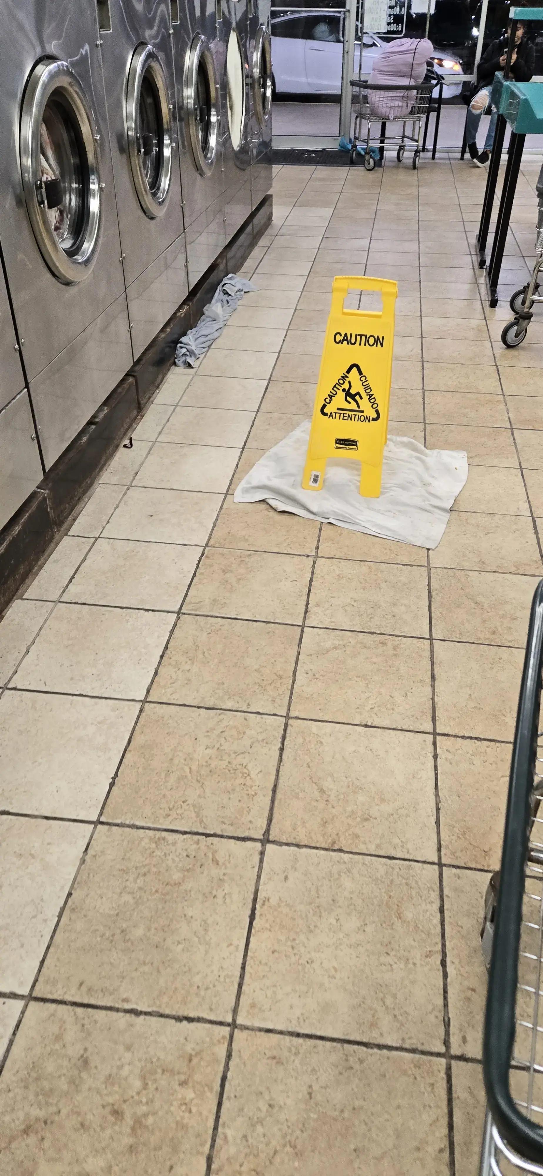 Featherstone Laundromat thumbnail 14