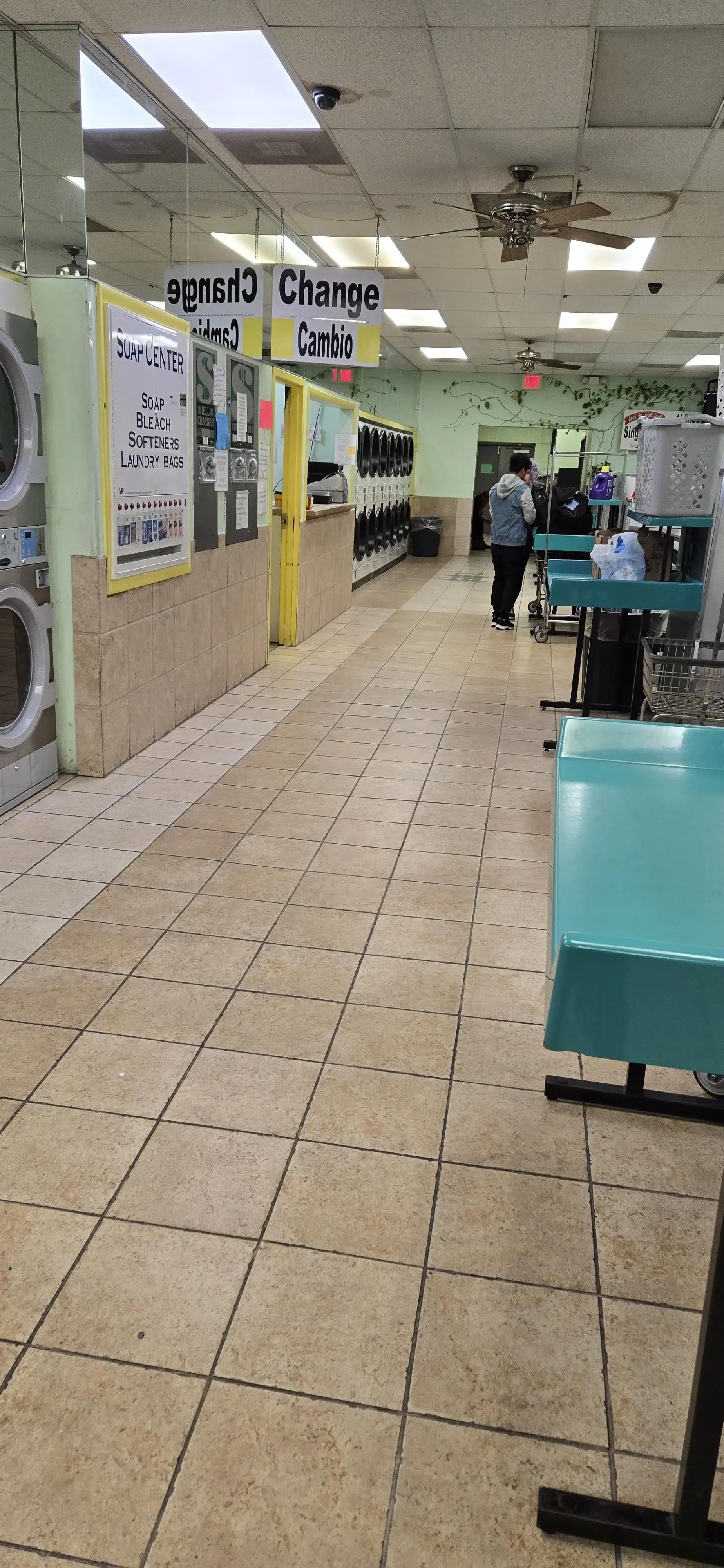 Featherstone Laundromat thumbnail 9