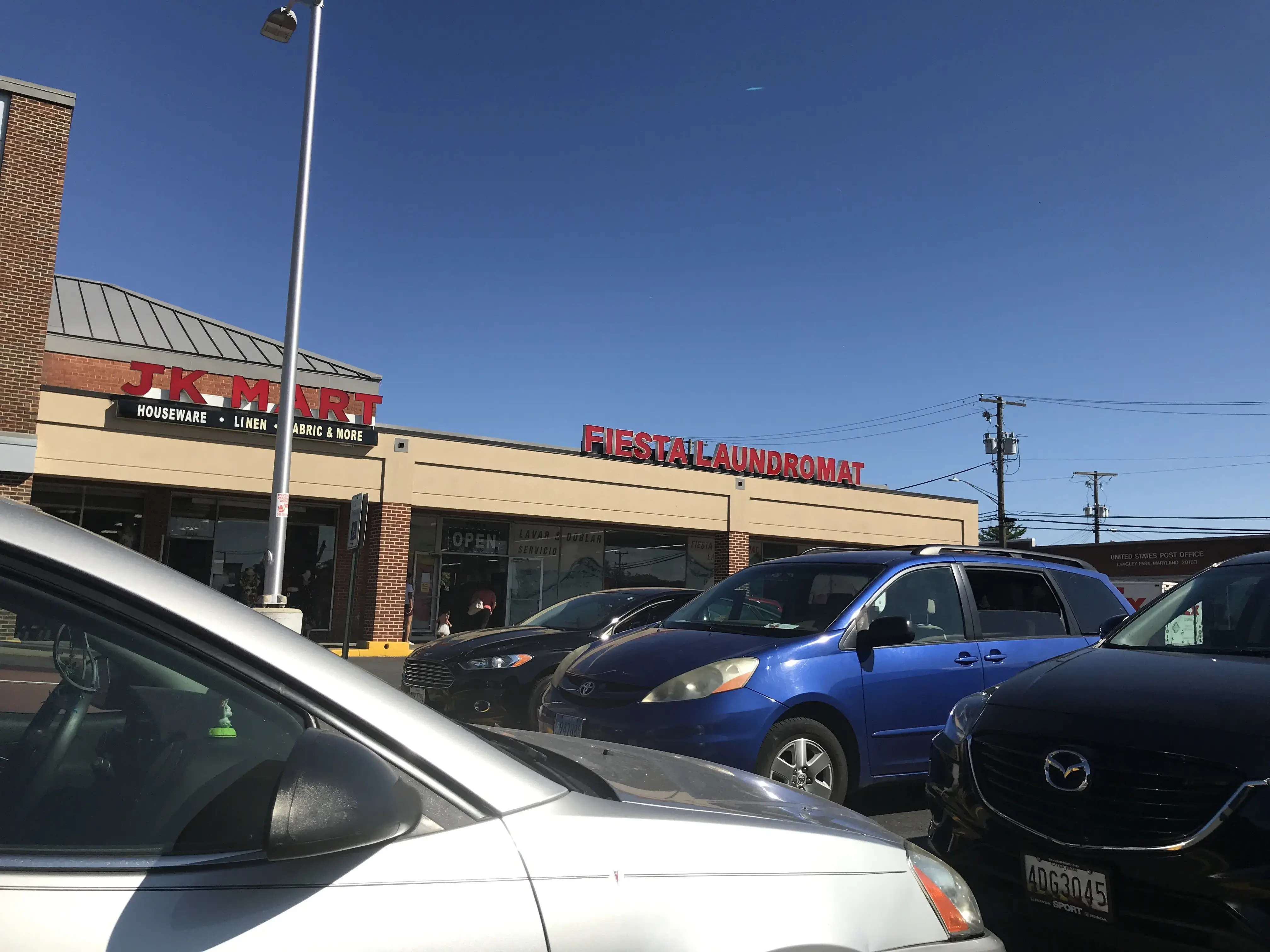 Fiesta Laundromat in Takoma Park - Image 6