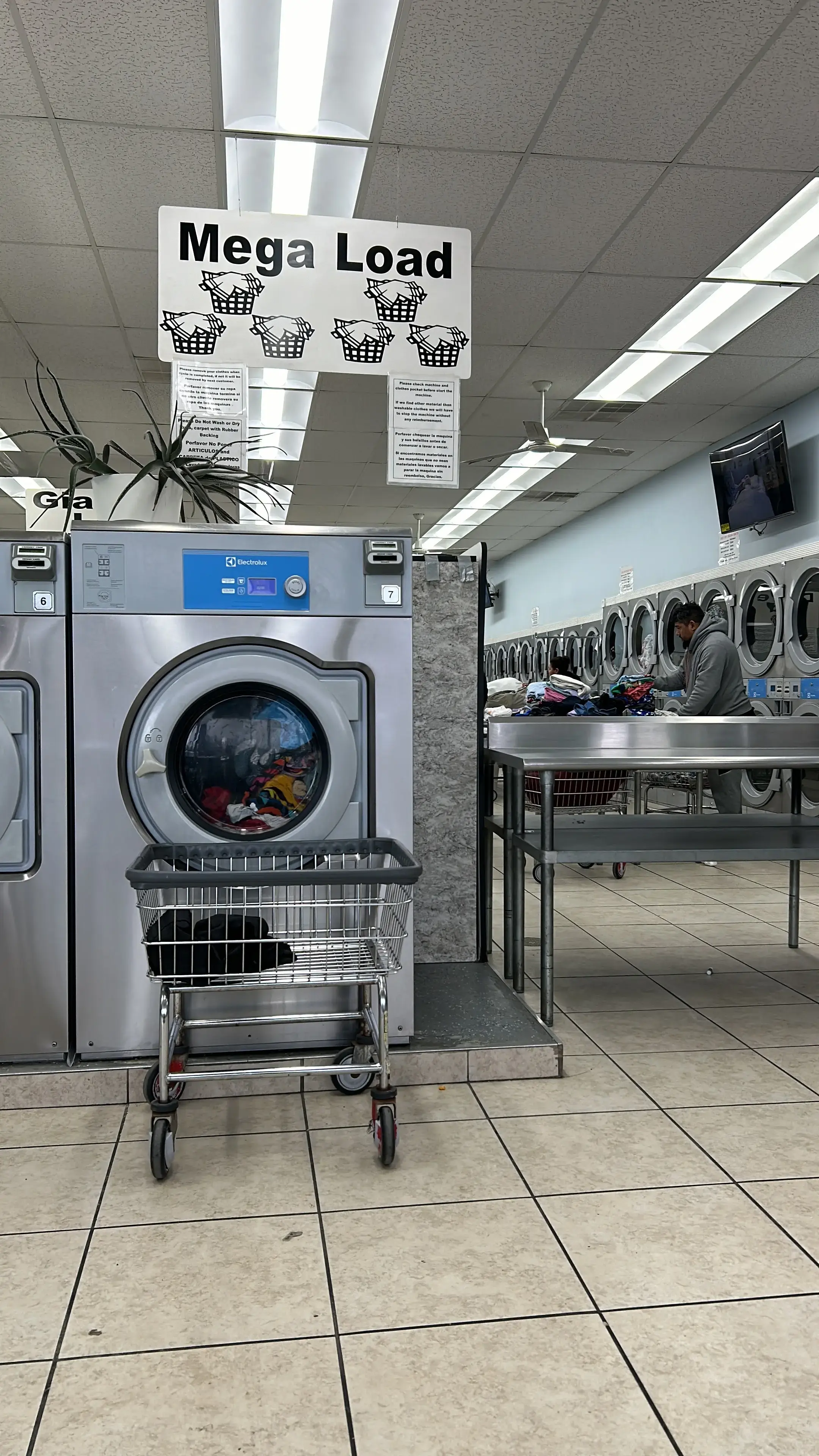 Fiesta Laundromat in Takoma Park - Image 12