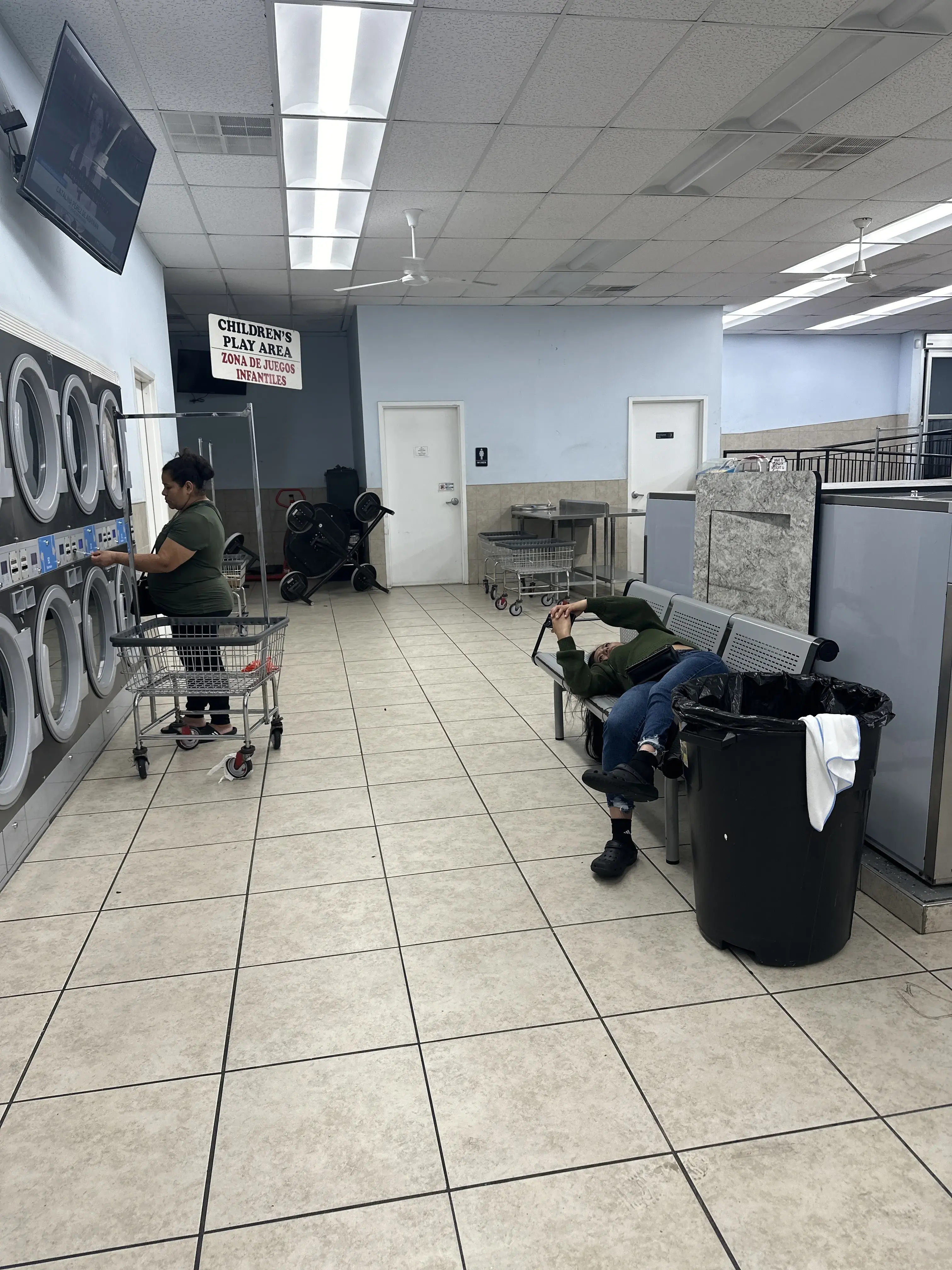 Fiesta Laundromat in Takoma Park - Image 4