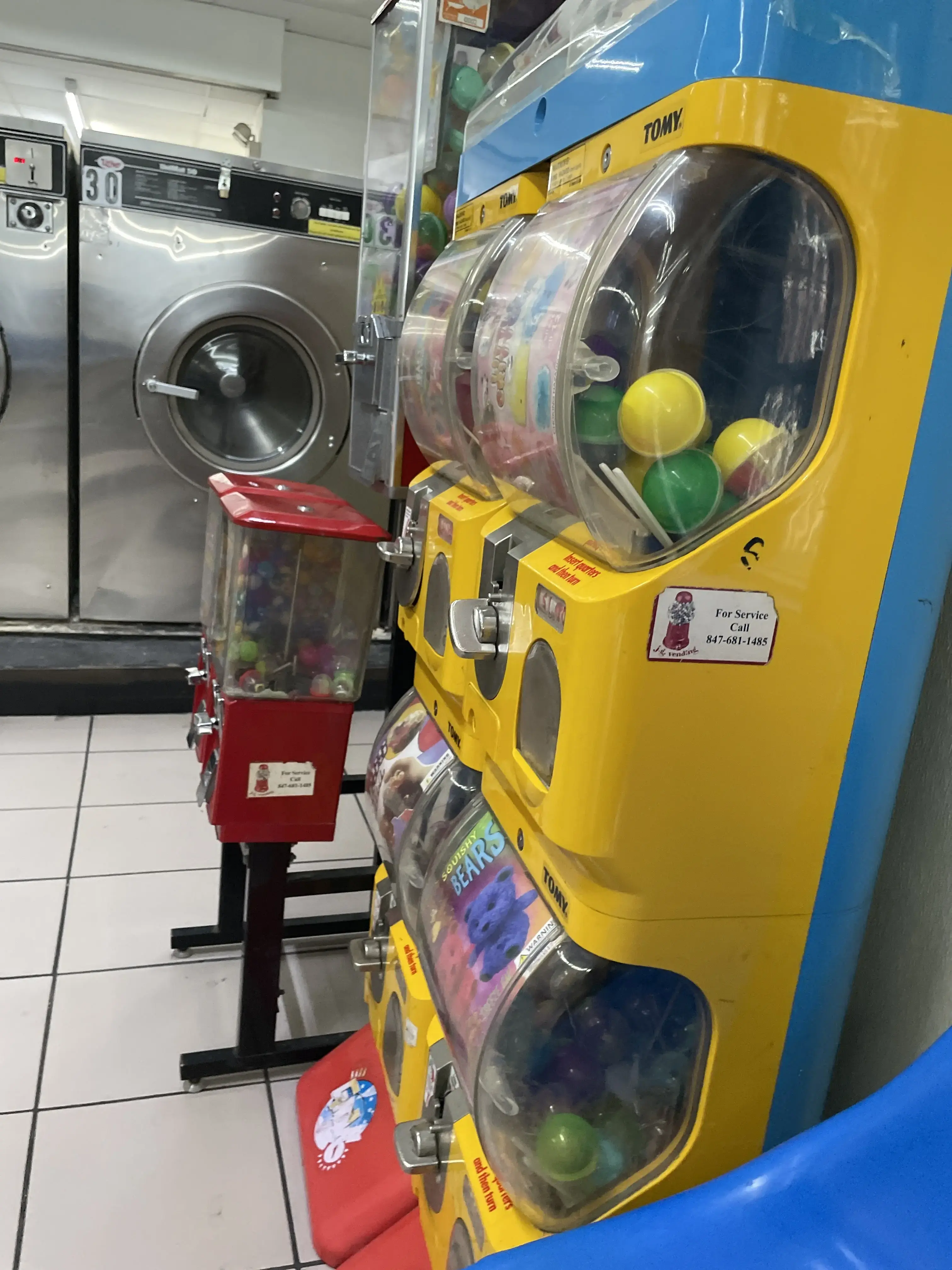 Fiesta Wash Coin Laundromat& pickup and delivery thumbnail 13