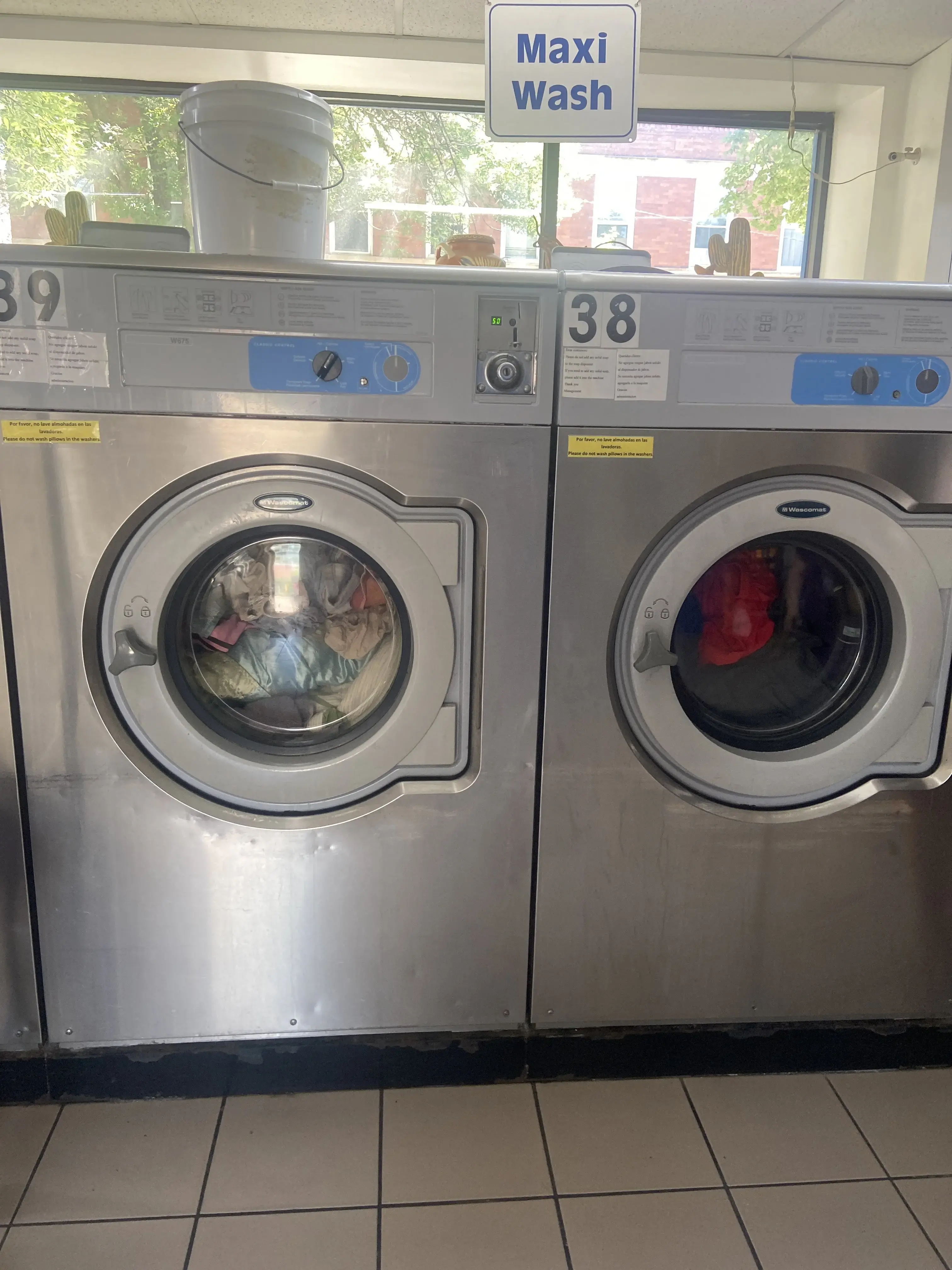 Fiesta Wash Coin Laundromat& pickup and delivery thumbnail 5