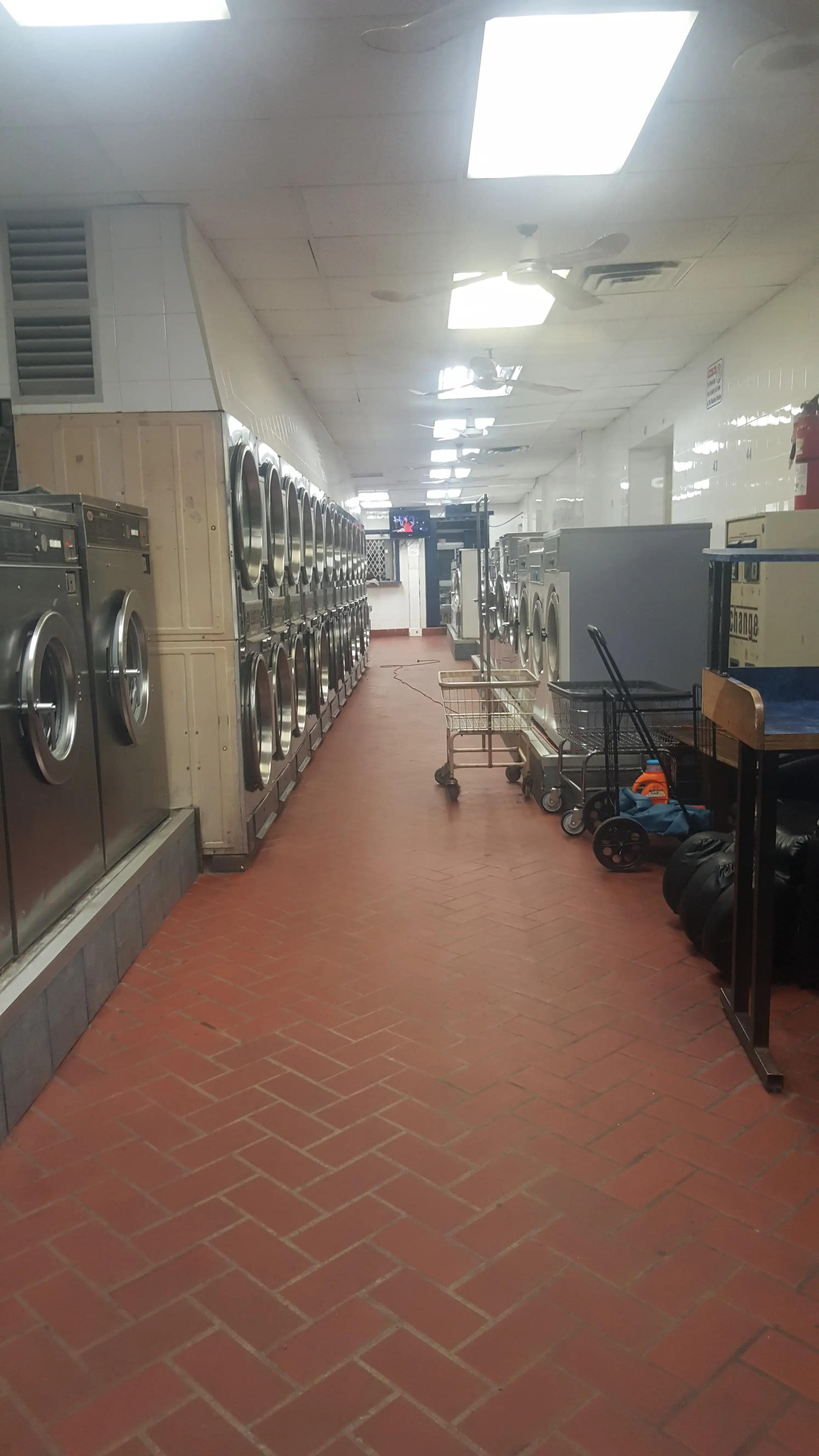 Finest Laundromat - Image 6